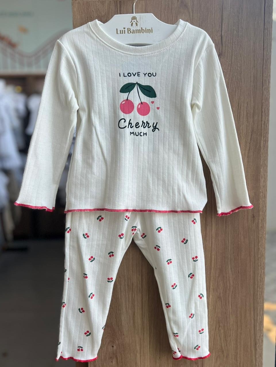 CONJUNTO PIJAMA BLUSA MANGA LONGA CANELADO CEREJAS E CALÇA MENINA FAKINI - OFF