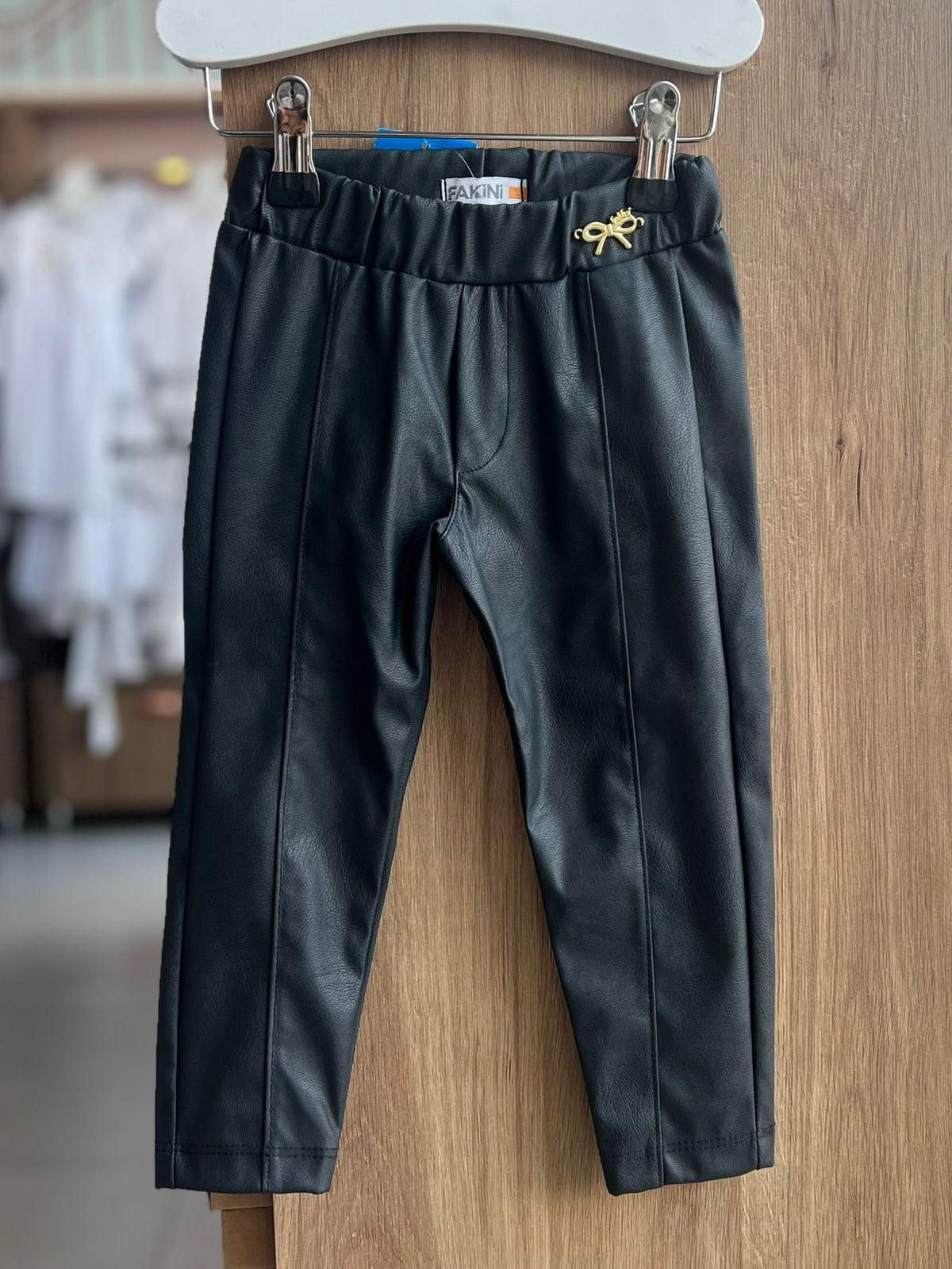 CALÇA LEGGING LAÇO MINIMALISTA PINGENTE ELÁSTICO CÓS CIRRE MENINA FAKINI - PRETO