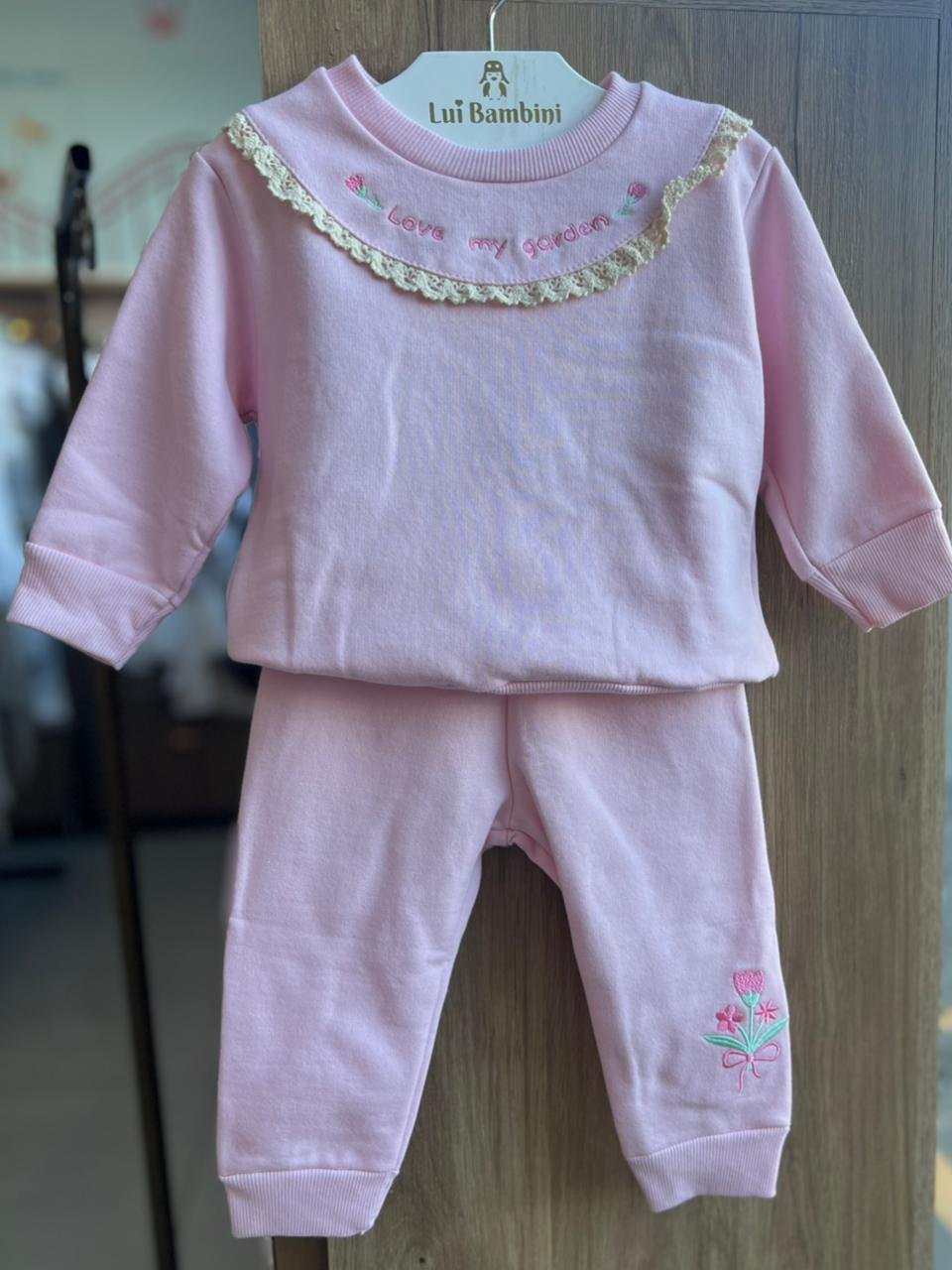 CONJUNTO BLUSÃO MANGA LONGA GOLA BABADO BORDADO LOVE MY GARDEN RENDA E CALÇA MENINA FAKINI - ROSA