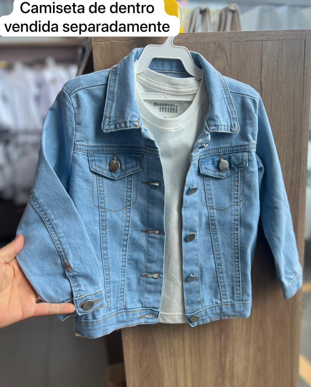 JAQUETA JEANS MANGA LONGA BOTÕES BOLSO DECORATIVO MENINO FAKINI - JEANS CLARO