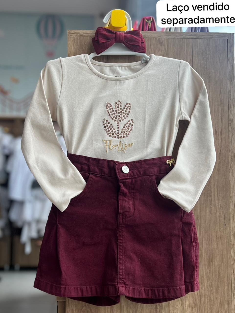 CONJUNTO BLUSA MANGA LONGA FLOR PAETES E SHORT SAIA MENINA FAKINI - OFF/VINHO