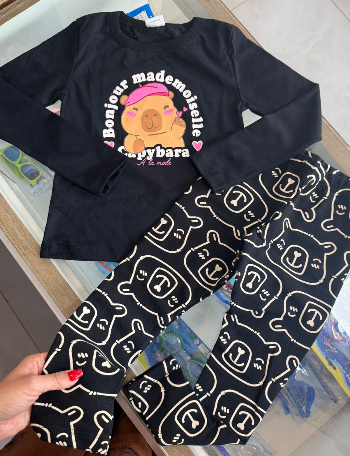 CONJUNTO BLUSA MANGA LONGA CAPIVARA BONJOUR E CALÇA MENINA FAKINI - PRETO