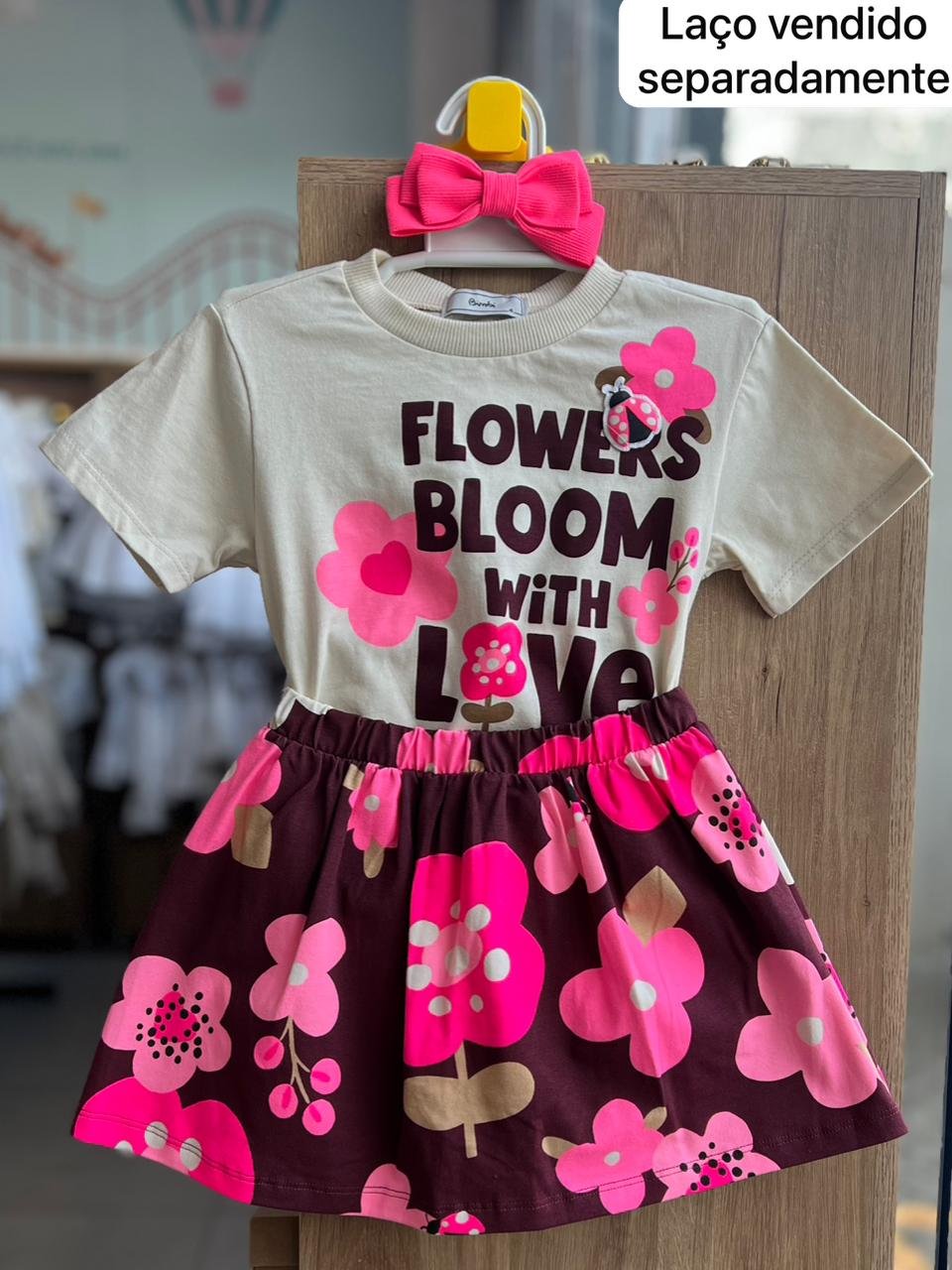 CONJUNTO BLUSA MANGA CURTA FLOWERS JOANINHA PATCH E SAIA MENINA BIMBI - BEGE/VINHO