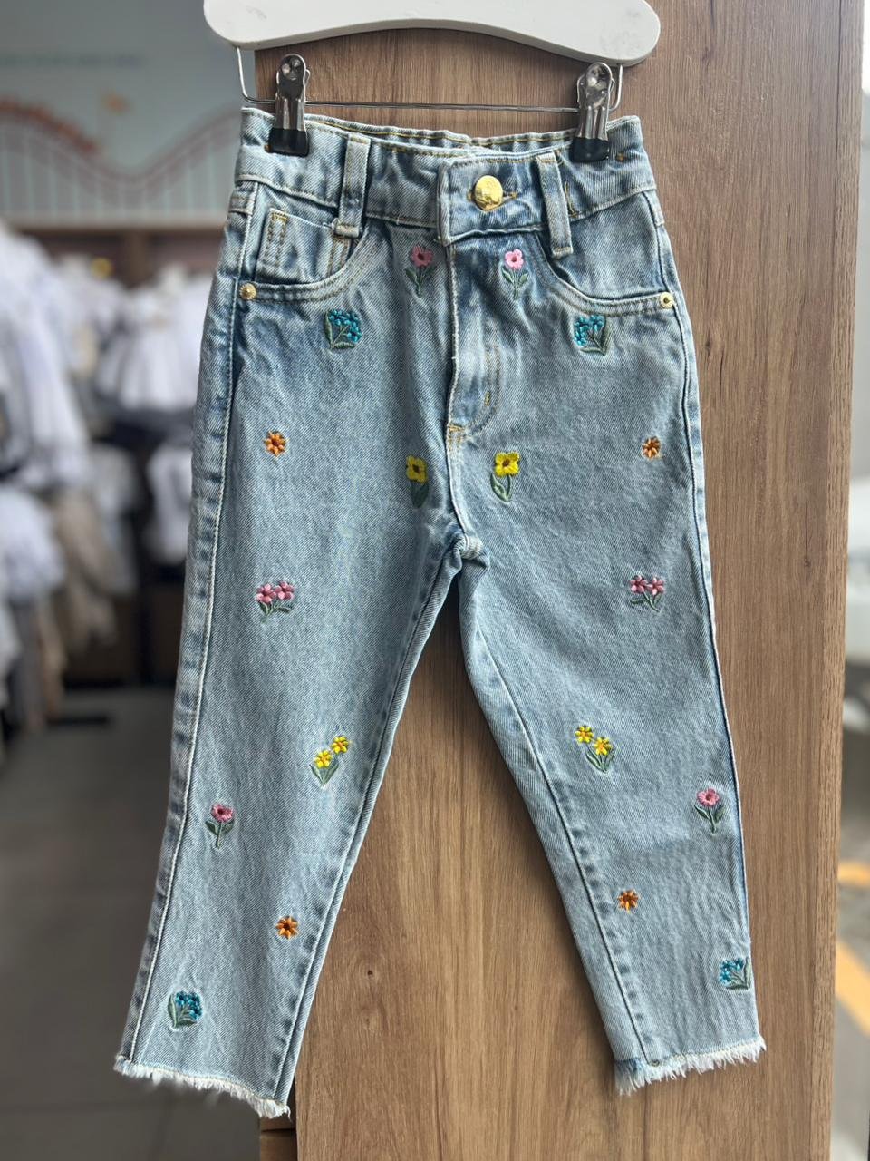 CALÇA JEANS ELÁSTICO INTERNO BOLSO FLOR BORDADO MENINA LUI BAMBINI - JEANS