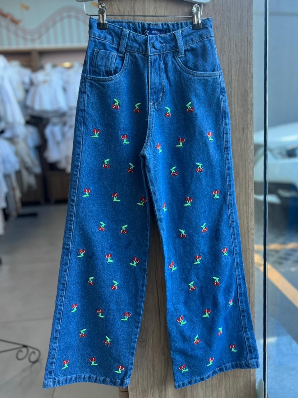 CALÇA JEANS WIDE LEG CEREJAS BORDADO AJUSTE INTERNO BOLSO MENINA LUI BAMBINI - JEANS