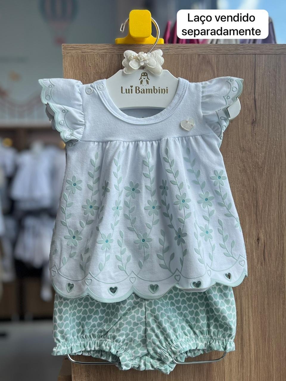CONJUNTO BLUSA MANGA CURTA BABADO FLORES FUROS CORAÇÃO E SHORT MENINA MILON - BRANCO/VERDE