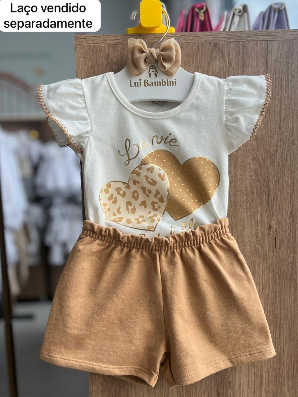 CONJUNTO BLUSA MANGA CURTA BABADO CORAÇÕES E SHORT MENINA MILON - OFF/BEGE