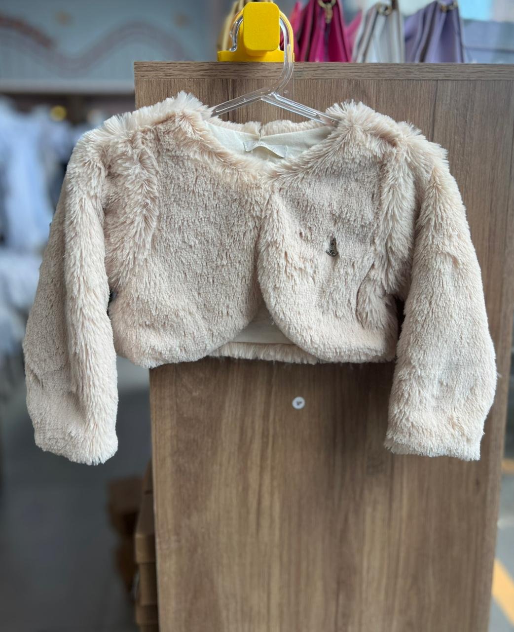 CASACO BOLERO MANGA LONGA PELE PINGENTE STRASS MENINA ANJOS BABY - BEGE