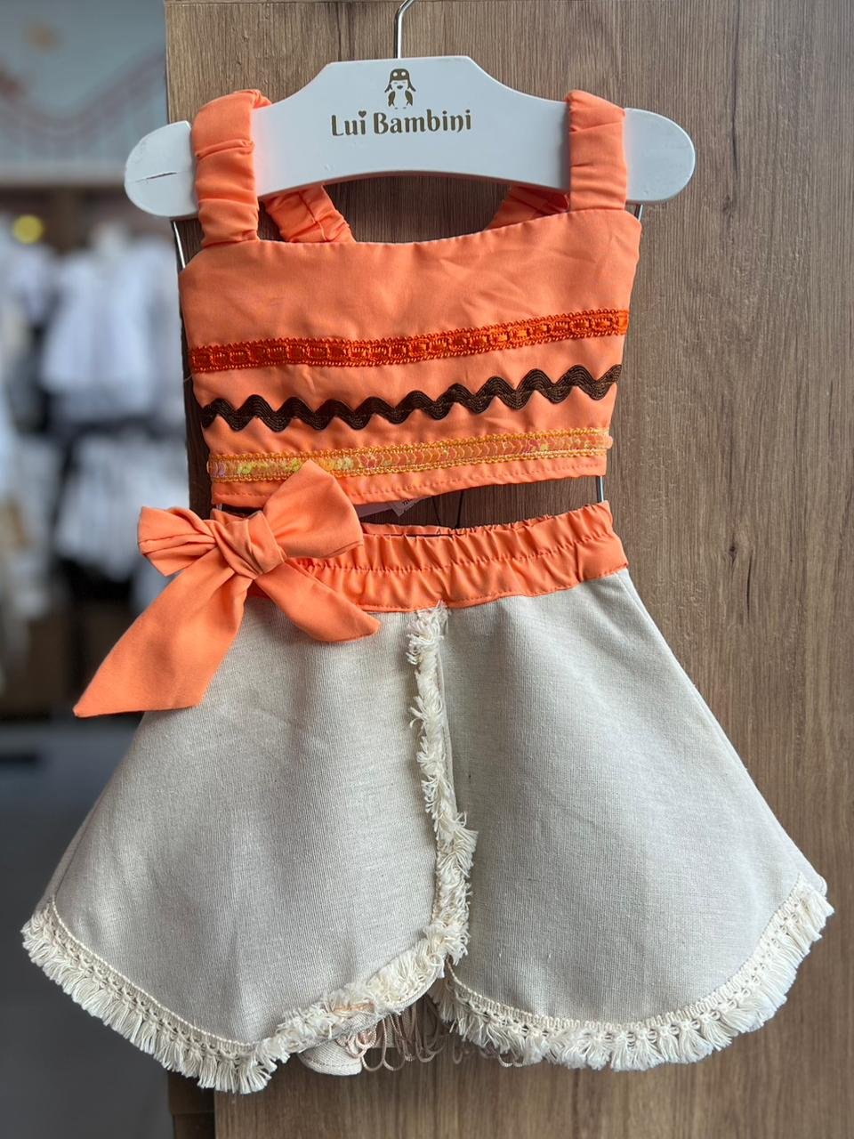 CONJUNTO FANTASIA TOP ALÇA PRINCESA ILHA MAR BABADO E SAIA COM COLAR MENINA PRISCILA MOISES - LARANJA/AREIA
