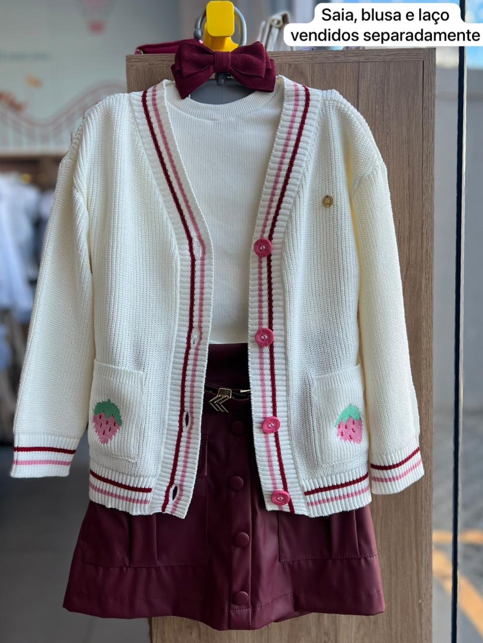 CASACO MANGA LONGA CARDIGAN TRICOT TRICO BOTÕES MORANGO MENINA UP BABY - OFF