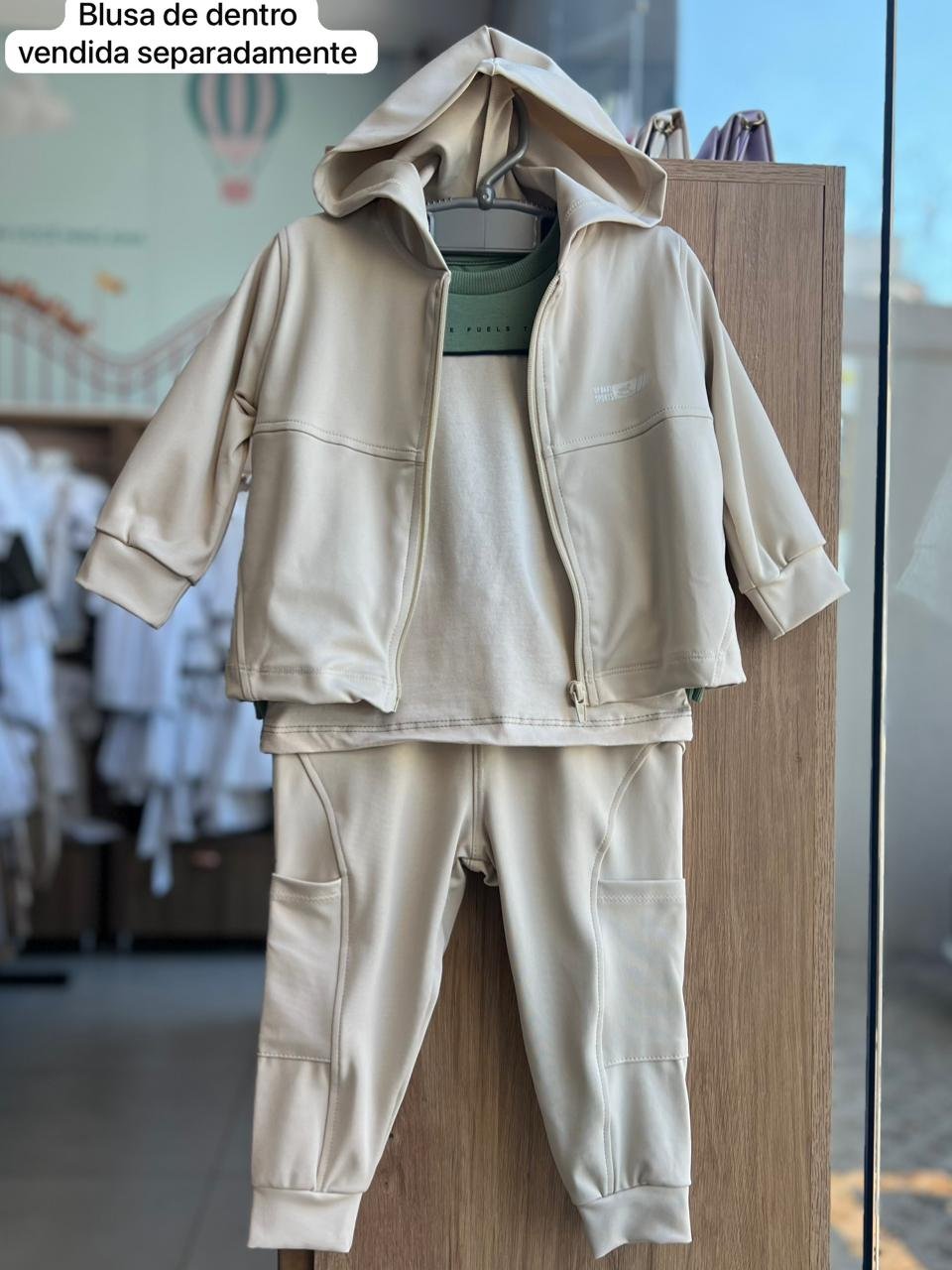 CONJUNTO JAQUETA MANGA LONGA ZÍPER CAPUZ E CALÇA MENINO UP BABY - BEGE