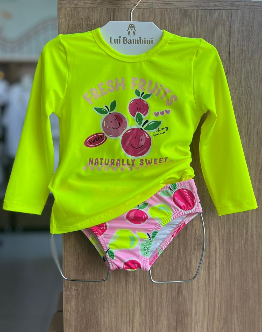 CONJUNTO BIQUINI BLUSA MANGA LONGA BIQUINI PROTEÇÃO UV50+ FRESH FRUITS E CALCINHA MENINA QIUIMBY - AMARELO NEON