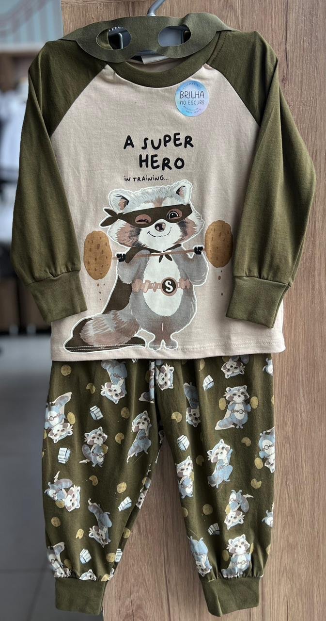 CONJUNTO PIJAMA CAMISETA MANGA LONGA GUAXINIM MALHANDO HEROI E CALÇA MENINO ANGERÔ - BEGE/VERDE