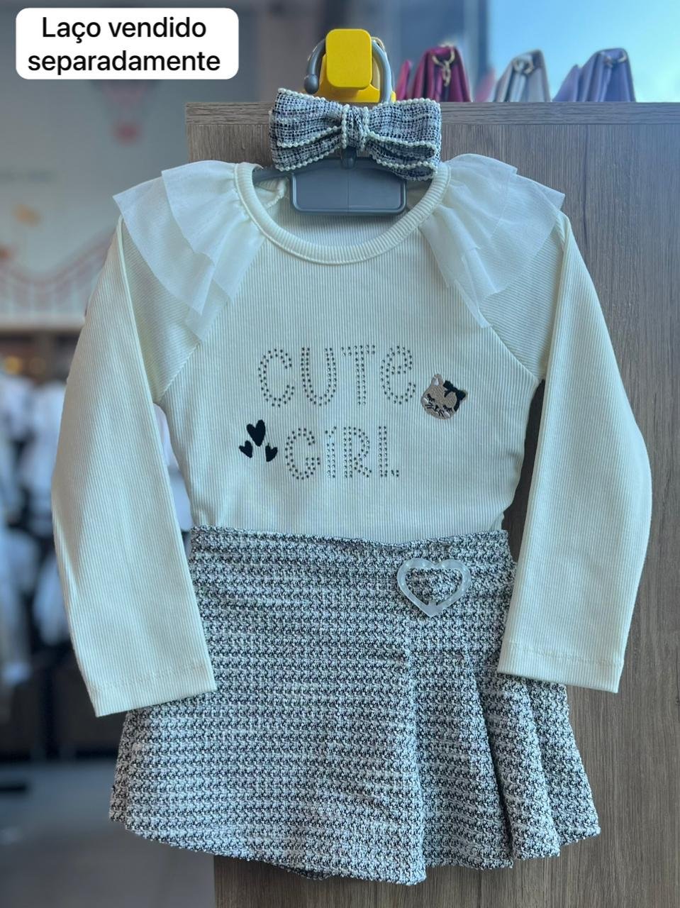 CONJUNTO BLUSA MANGA LONGA BORDADO STRASS CUTE GIRL E SAIA MENINA ANGERÔ - OFF/PRETO