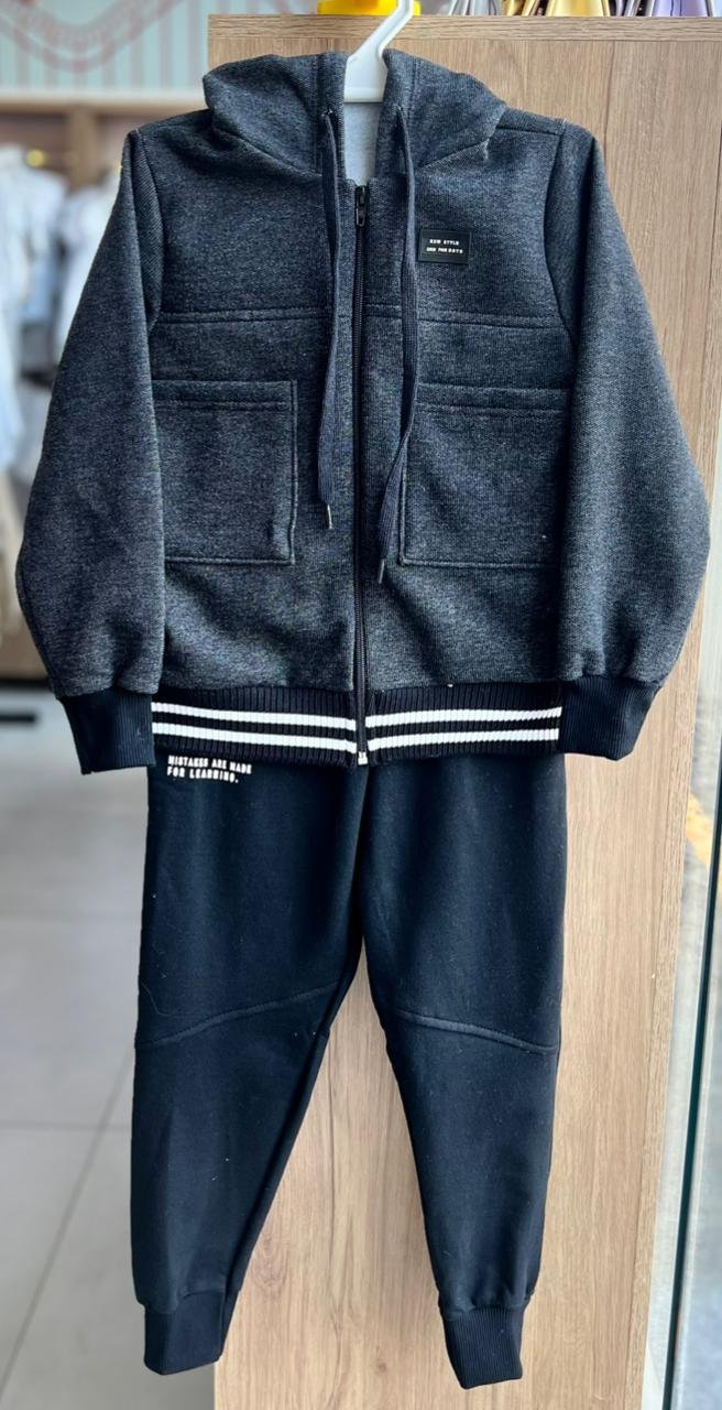CONJUNTO MOLETOM JAQUETA MANGA LONGA ZÍPER CAPUZ BOLSO E CALÇA MENINO ANGERÔ - PRETO