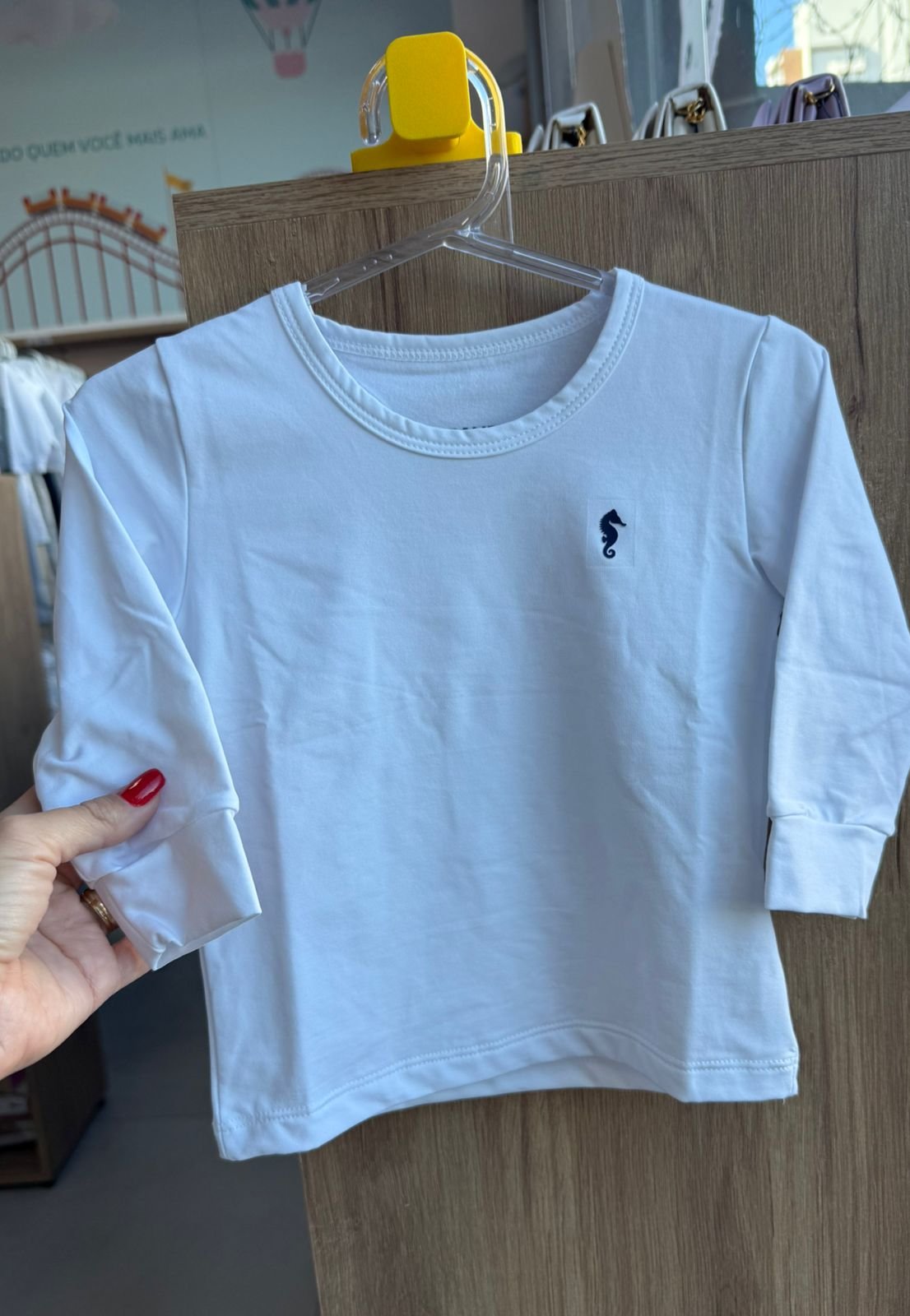 CAMISETA MANGA LONGA TERMICA LISA BÁSICA MINIMALISTA CAVALO MARINHO MENINO ONDA MARINHA - BRANCO