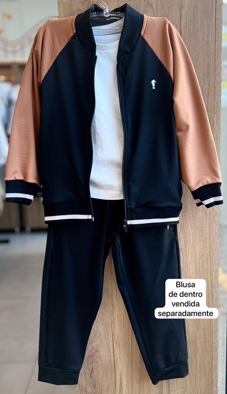 CONJUNTO JAQUETA MANGA LONGA HELANCA BORDADO MINIMALISTA CAVALO MARINHO E CALÇA MENINO ONDA MARINHA - PRETO