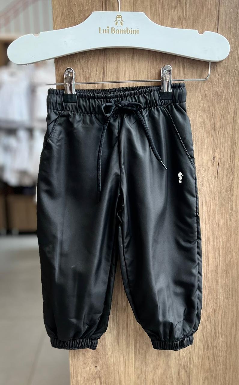 CALÇA NYLON BÁSICA LISA MINIMALISTA CAVALO MARINHO BOLSO CORDÃO ELÁSTICO CÓS MENINO ONDA MARINHA - PRETO