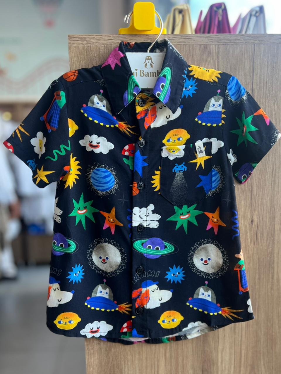 CAMISA MANGA CURTA PLANETAS SISTEMA SOLAR GATO ASTRONAUTA BOTÕES MENINO THE MINI FOREST - PRETO