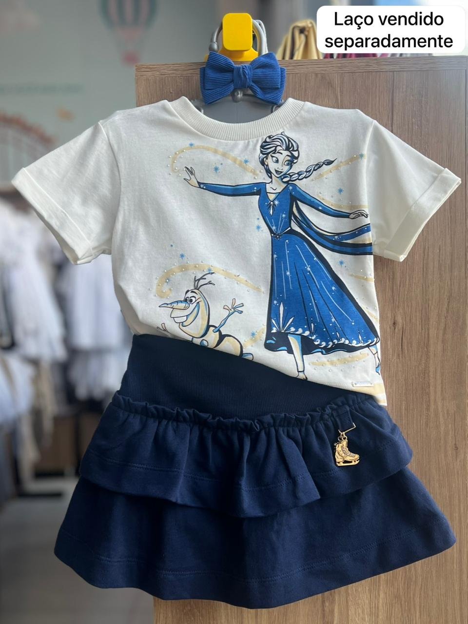 CONJUNTO BLUSA MANGA CURTA ELSA FROZEN STRASS BRINCAR NA NEVE E SAIA MENINA ANIMÊ - OFF/MARINHO