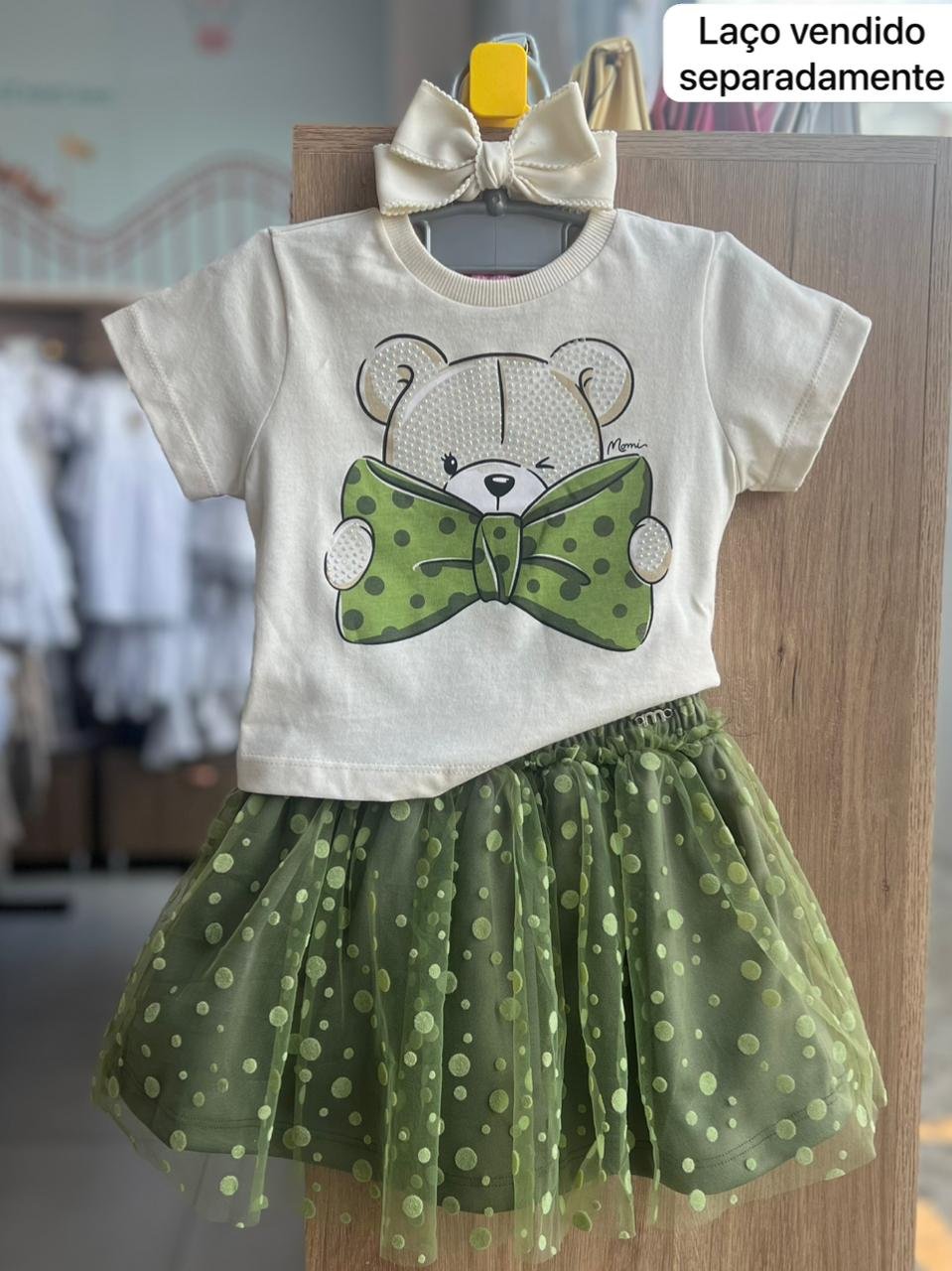 CONJUNTO BLUSA MANGA CURTA URSO STRASS E SAIA TULE POA MENINA MOMI - BEGE/VERDE