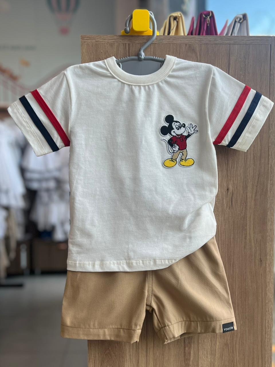 CONJUNTO CAMISETA MANGA CURTA MICKEY MOUSE PATCH E BERMUDA MENINO YOUCCIE - OFF/BEGE