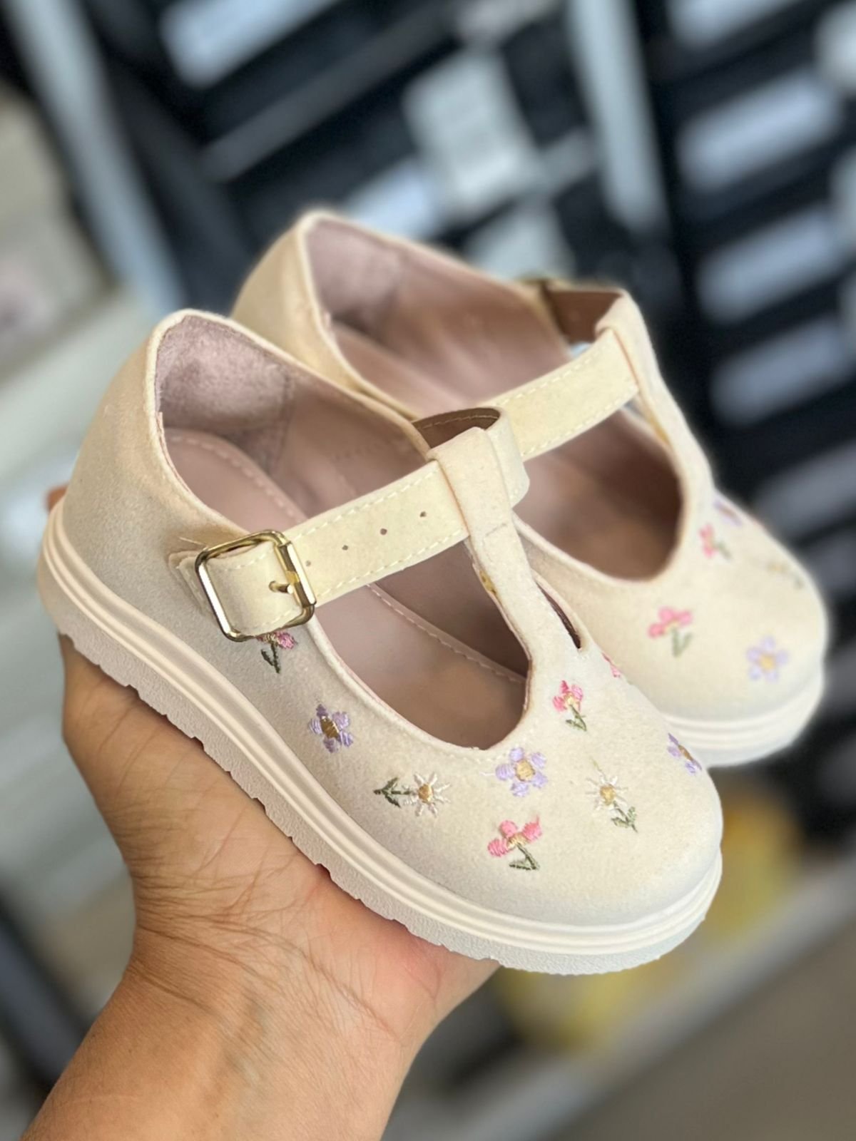 SAPATO SAPATILHA FECHO METÁLICO SOLA BAIXA FLORES BORDADAS MENINA PIMPOLHO - OFF