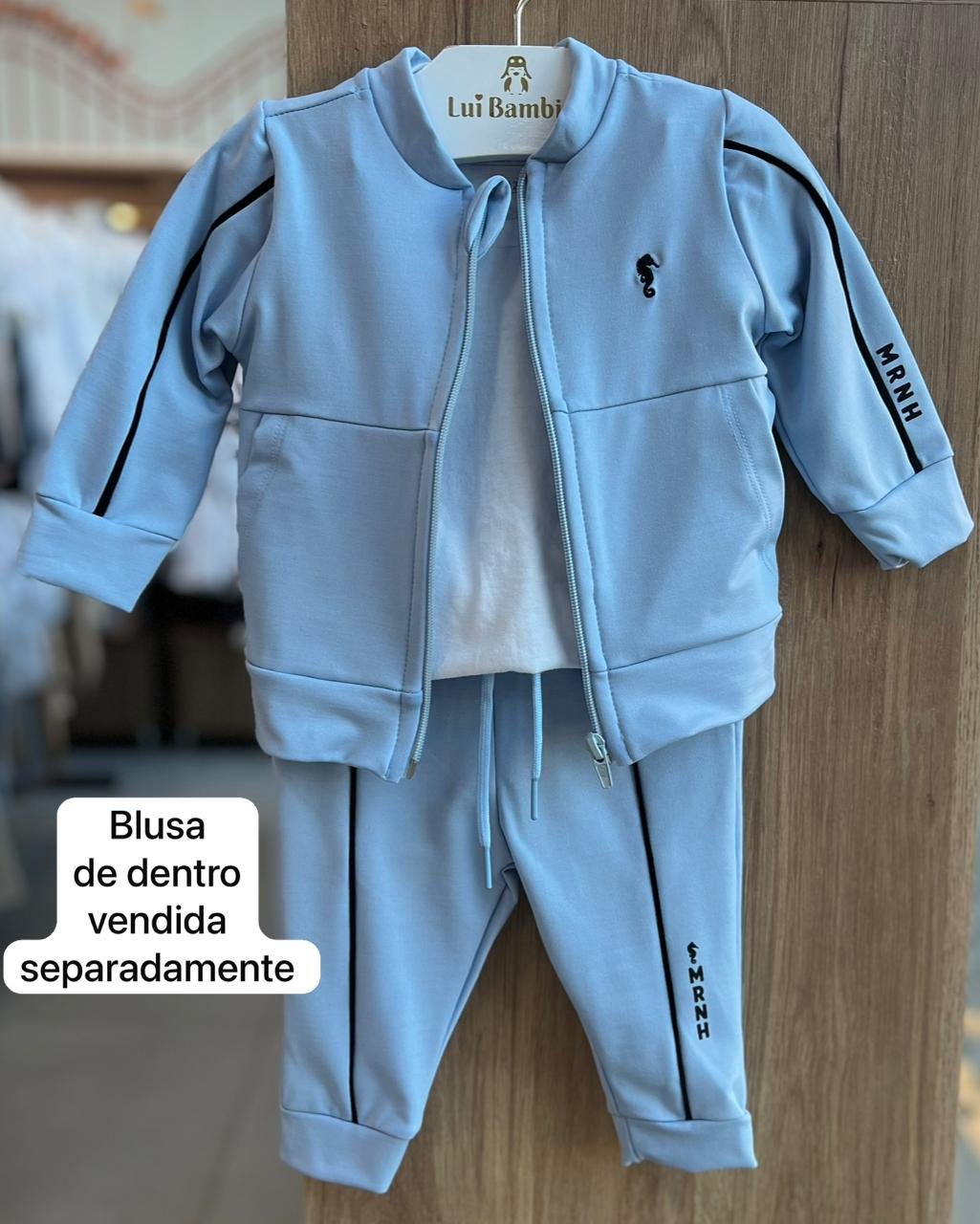 CONJUNTO JAQUETA MANGA LONGA HELANCA ZÍPER BOLSOS MINIMALISTA CAVALO MARINHO E CALÇA MENINO ONDA MARINHA - AZUL CLARO