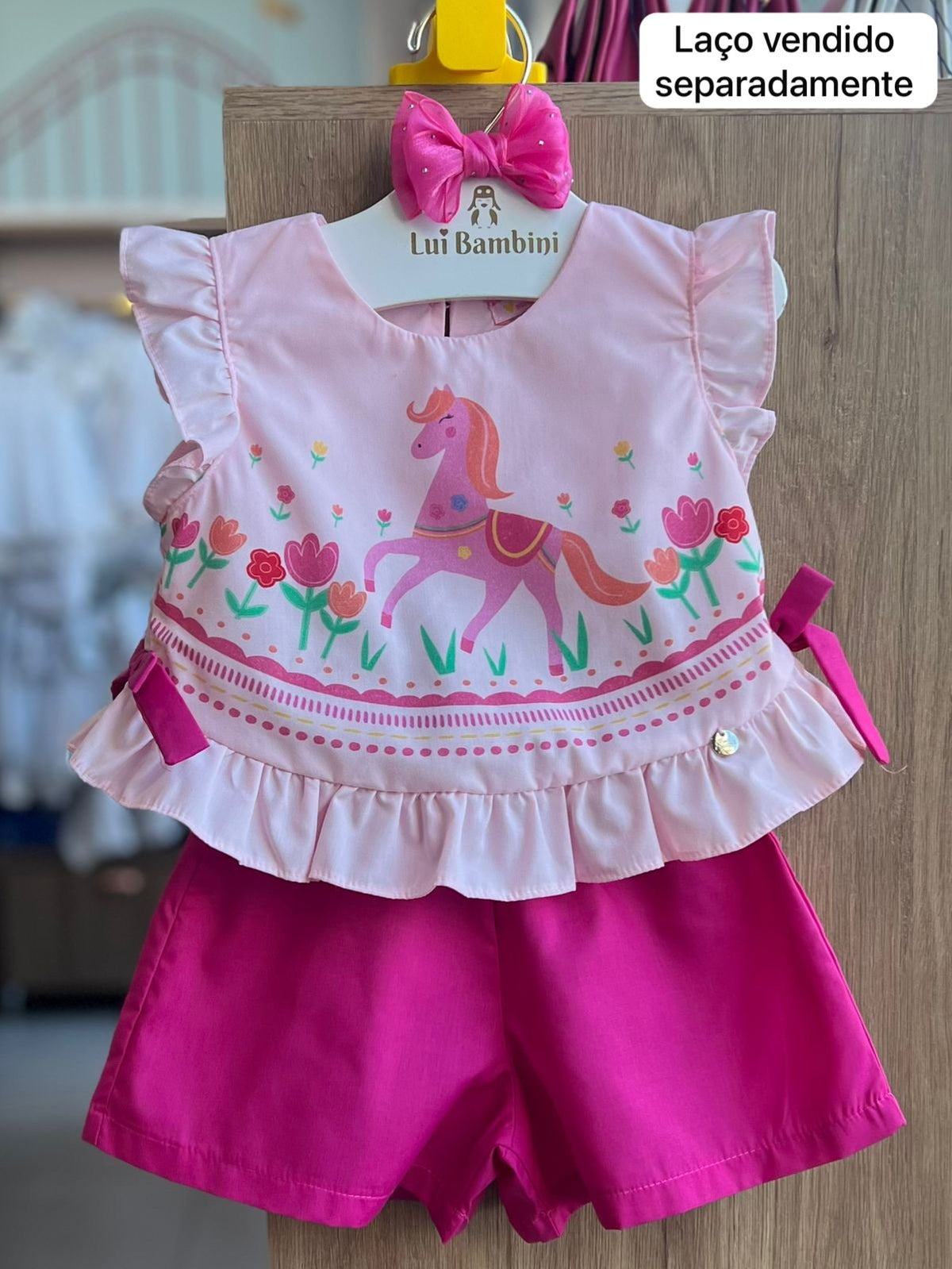 CONJUNTO BLUSA MANGA CURTA BABADO CAVALO FLORES LAÇO DUPLO E SHORT MENINA MON SUCRE - ROSA/PINK