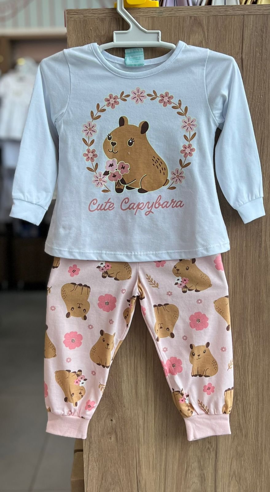 CONJUNTO PIJAMA MANGA LONGA CAPIVARA FLOR CUTE E CALÇA MENINA KYLY - BRANCO/ROSA