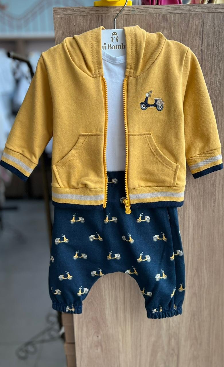 CONJUNTO JAQUETA MANGA LONGA MOLETOM ZÍPER BODY MANGA CURTA MOTO E CALÇA MENINO MILON - AMARELO