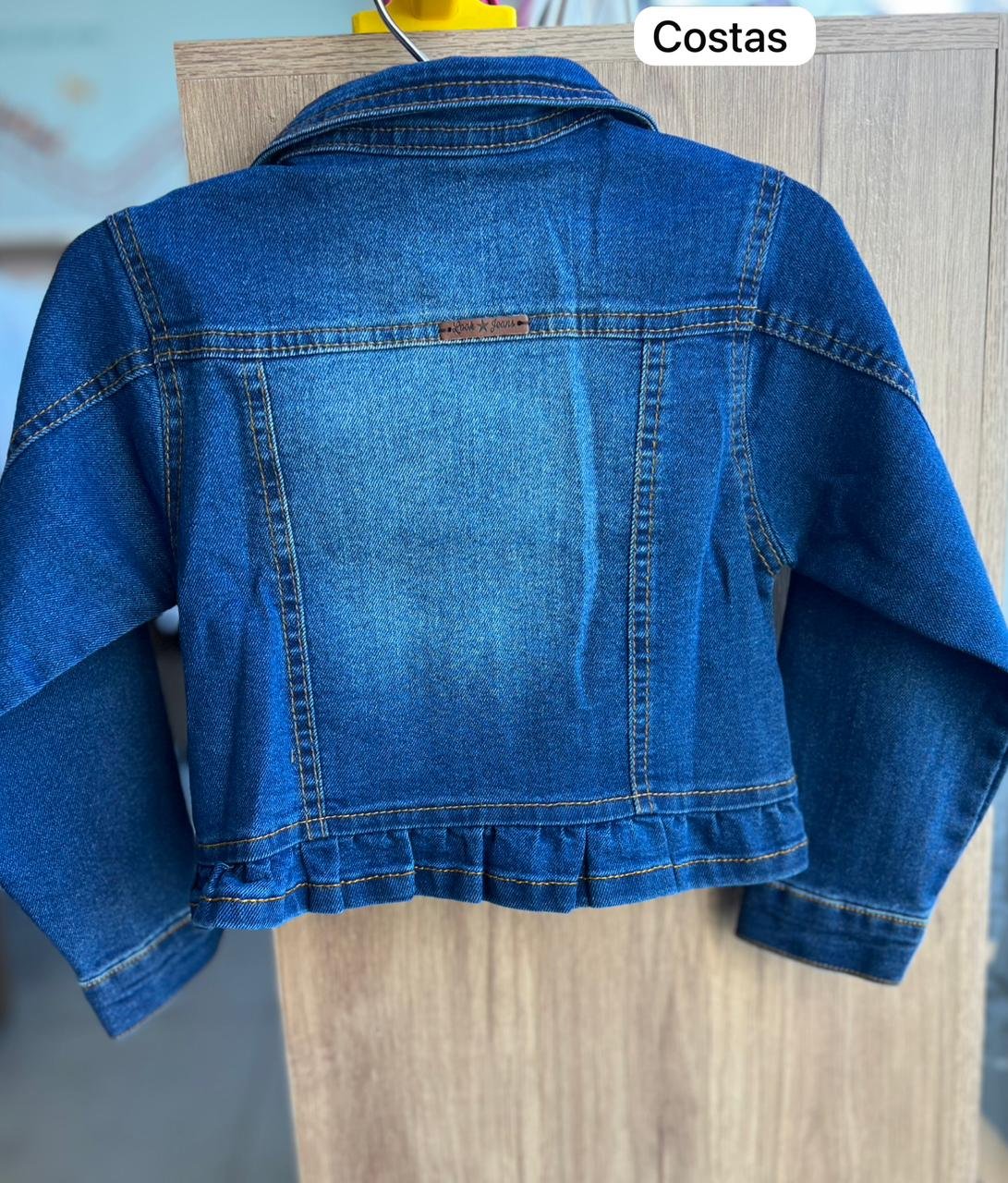 JAQUETA JEANS MANGA LONGA STRASS LAÇO BOLSO BOTÃO MENINA LOOK JEANS - JEANS