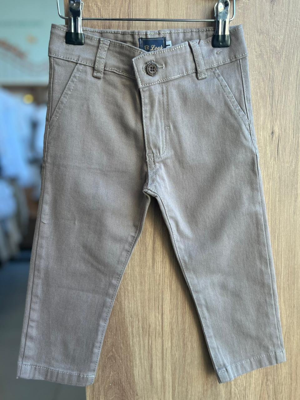 CALÇA SARJA SKINNY ALFAIATARIA BOLSO FACA MENINO LOOK JEANS - MARROM CLARO