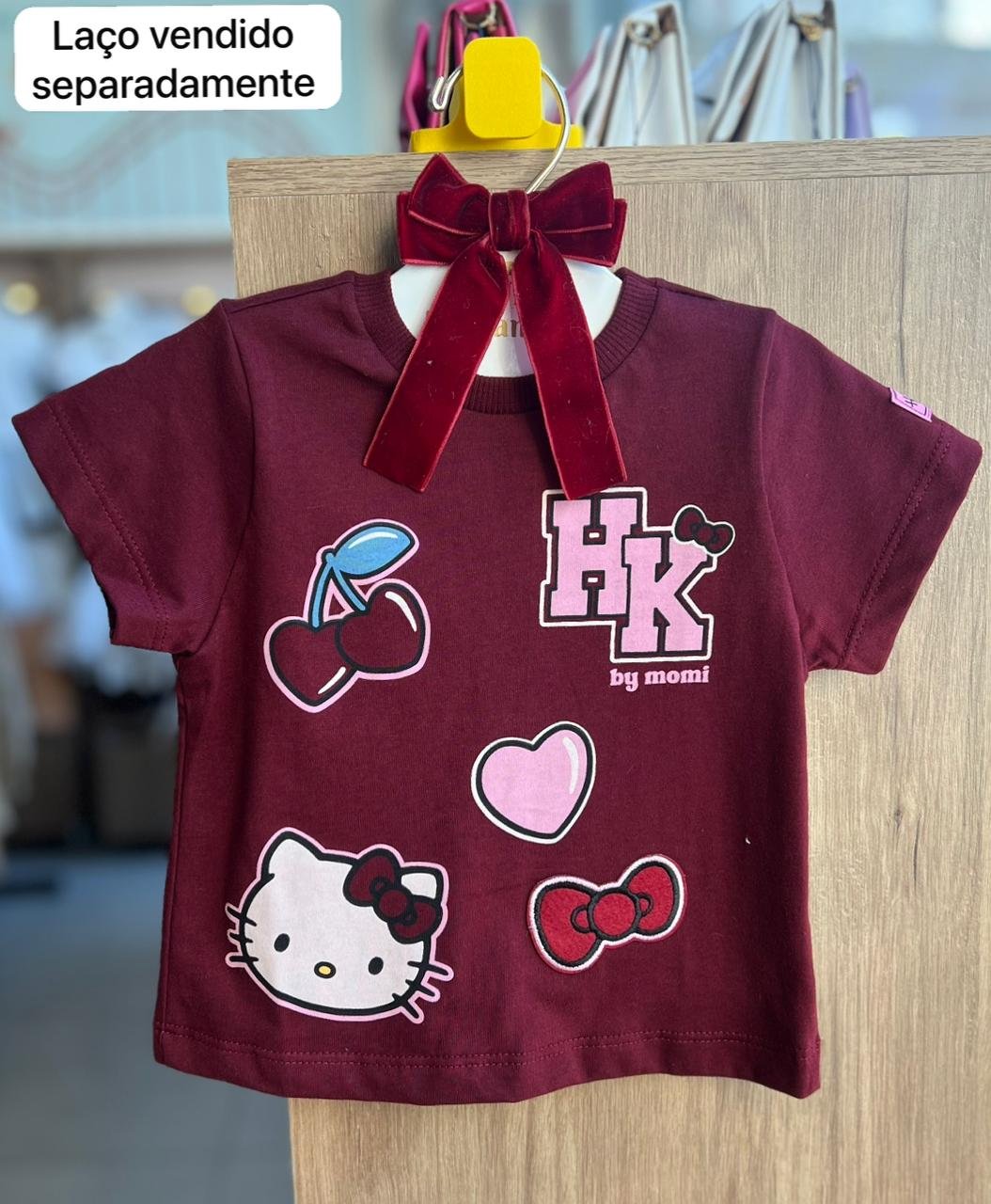 BLUSA MANGA CURTA HELLO KITTY CEREJAS CORAÇÃO MENINA MOMI - VINHO