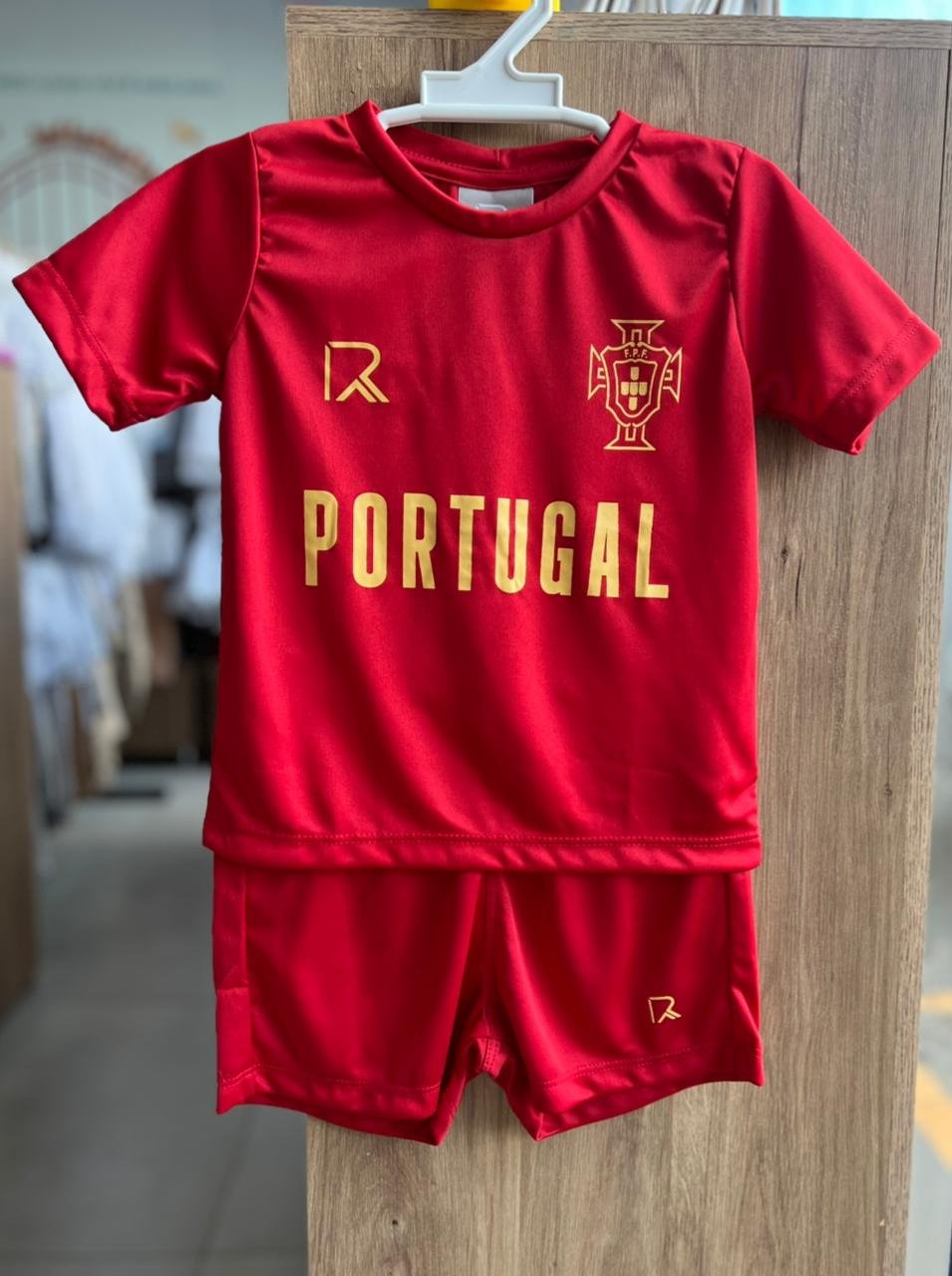 CONJUNTO CAMISETA MANGA CURTA PORTUGAL COPA DO MUNDO E BERMUDA DRY FIT MENINO RICHES - VERMELHO