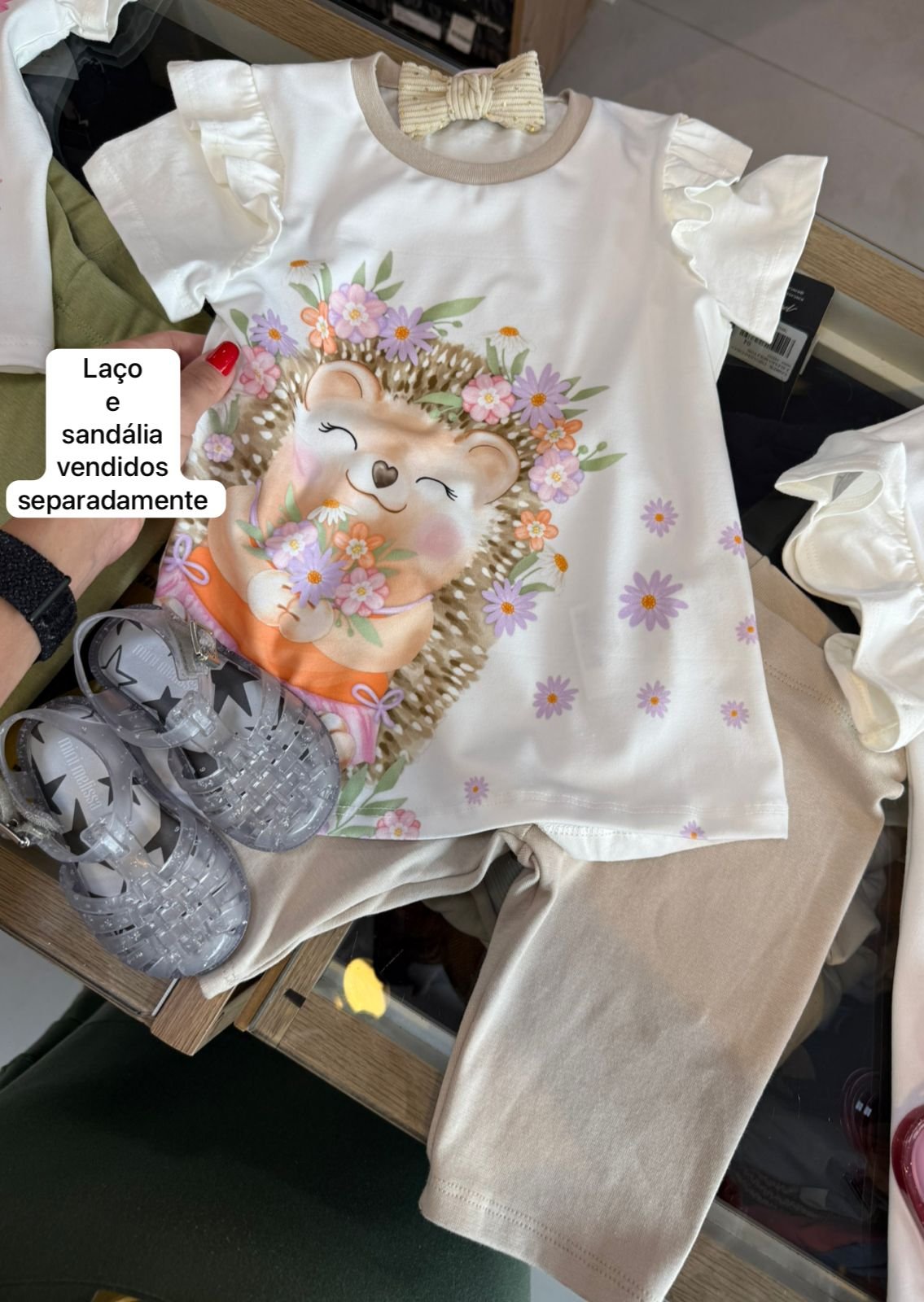 CONJUNTO BLUSA MANGA CURTA OURIÇO FLOR E SHORT MENINA KUKIÊ - OFF/BEGE