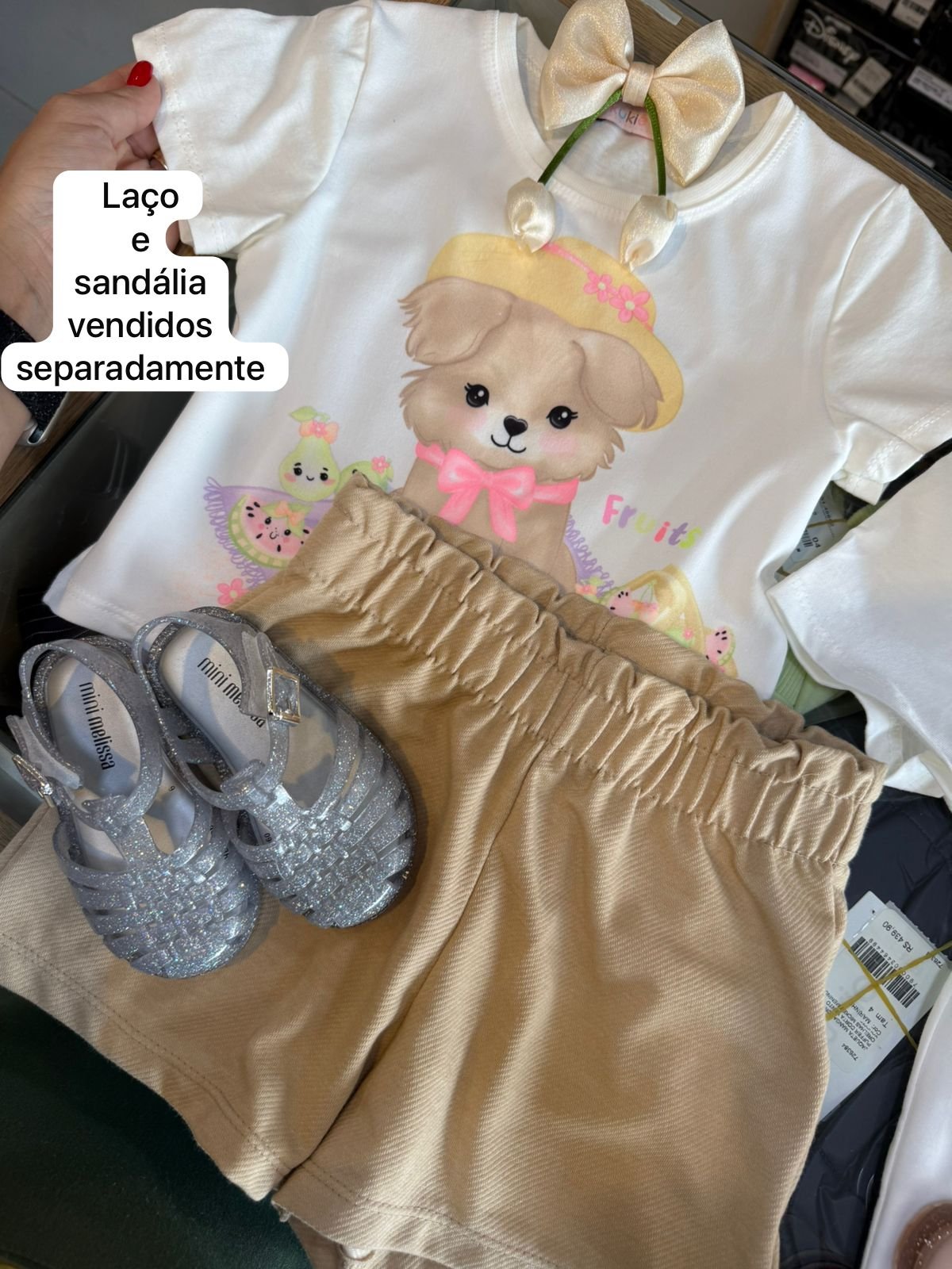 CONJUNTO BLUSA MANGA CURTA BICHINHO FRUTAS PIQUENIQUE E SHORT MENINA KUKIÊ - OFF/BEGE