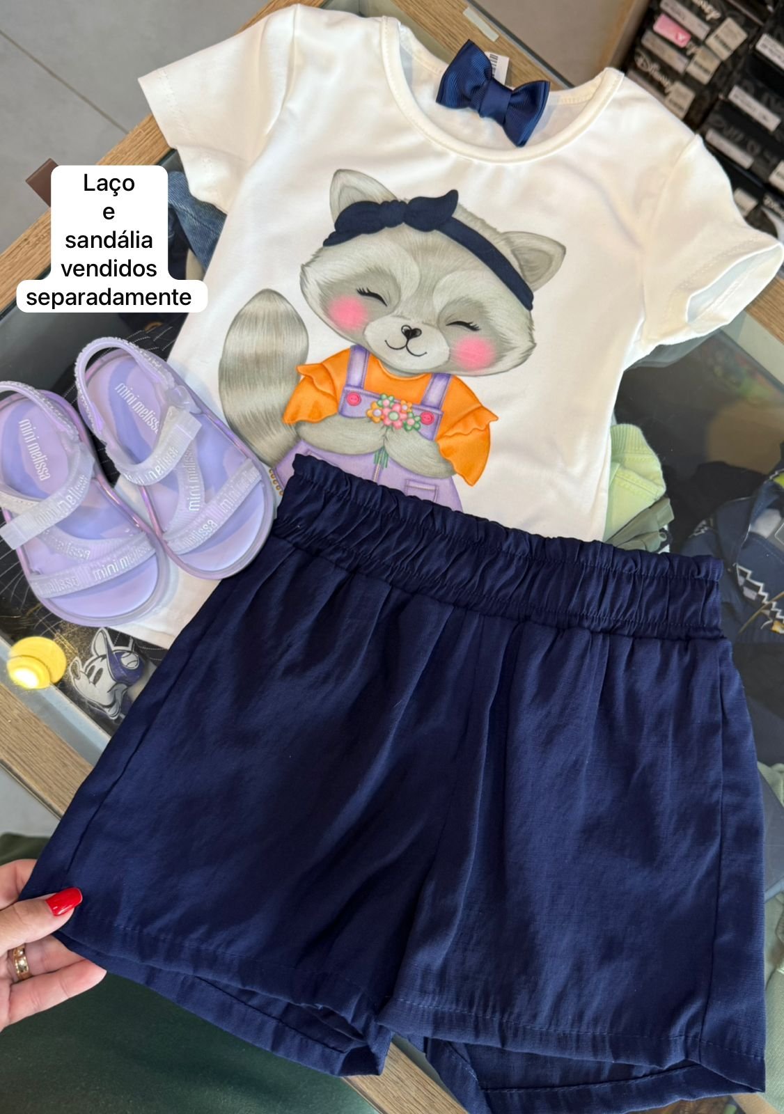 CONJUNTO BLUSA MANGA CURTA GUAXINIM E SHORT MENINA KUKIÊ - OFF/MARINHO