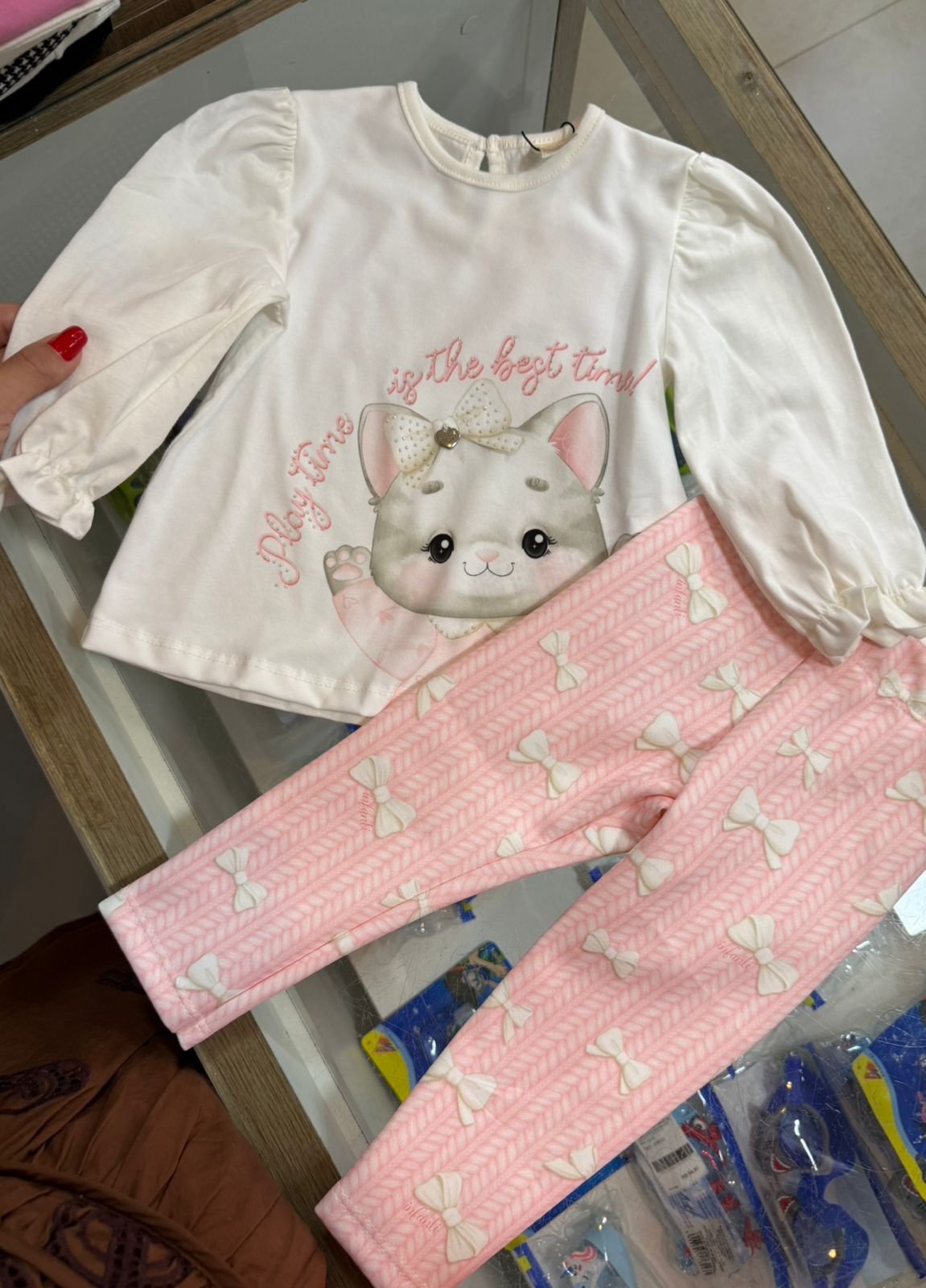 CONJUNTO BLUSA MANGA LONGA BATA GATO LAÇO RENDA E CALÇA LEGGING MENINA INFANTI - OFF/ROSA