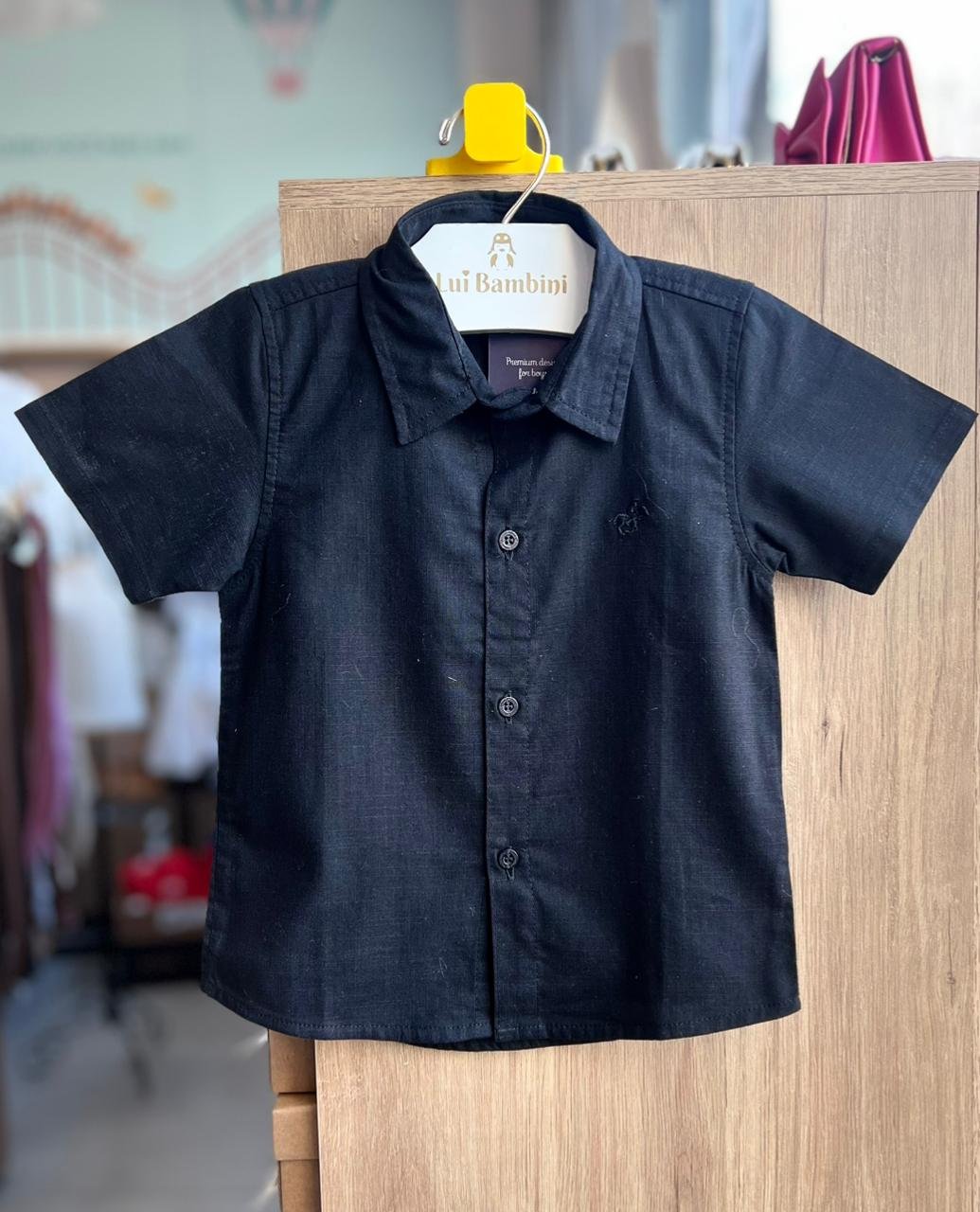 CAMISA MANGA CURTA SOCIAL COM BOTÕES E BORDADO MENINO POLO INFANTI - PRETO