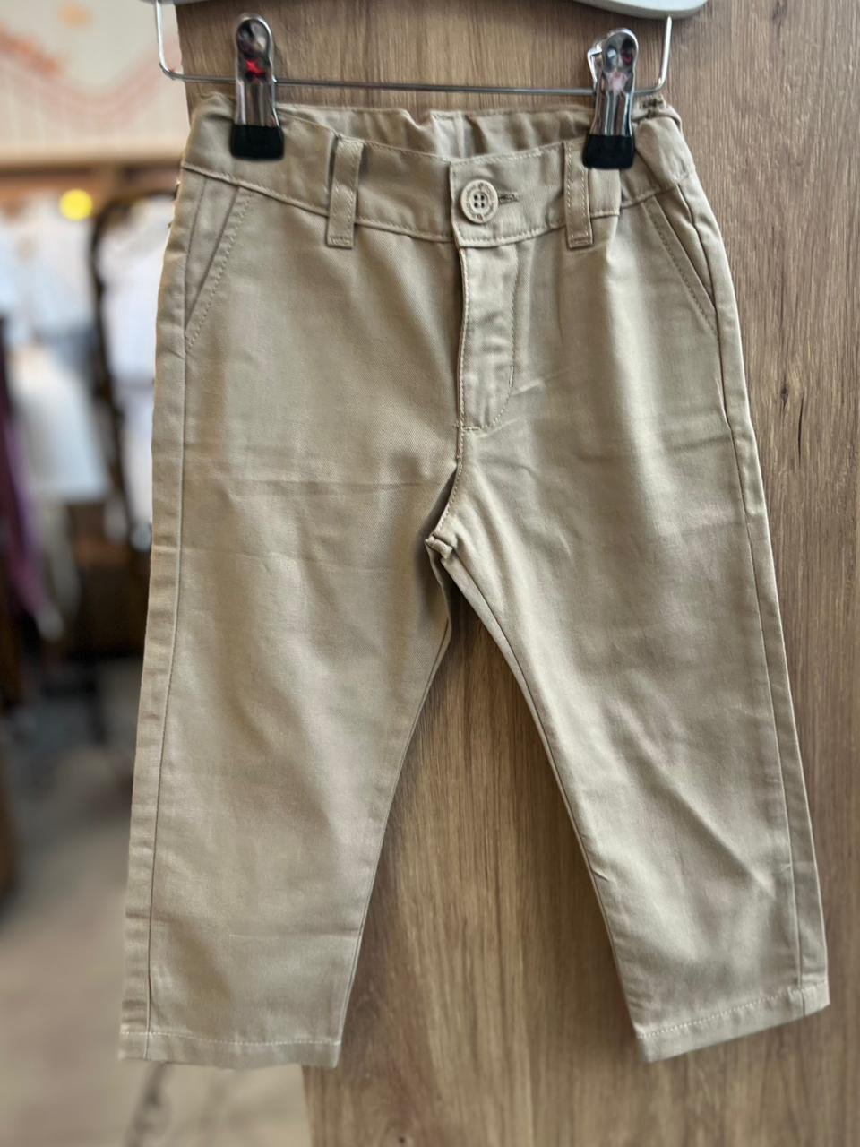 CALÇA SOCIAL OXFORD COM BOLSO AJUSTE E BORDADO MENINO POLO INFANTI - CAQUI