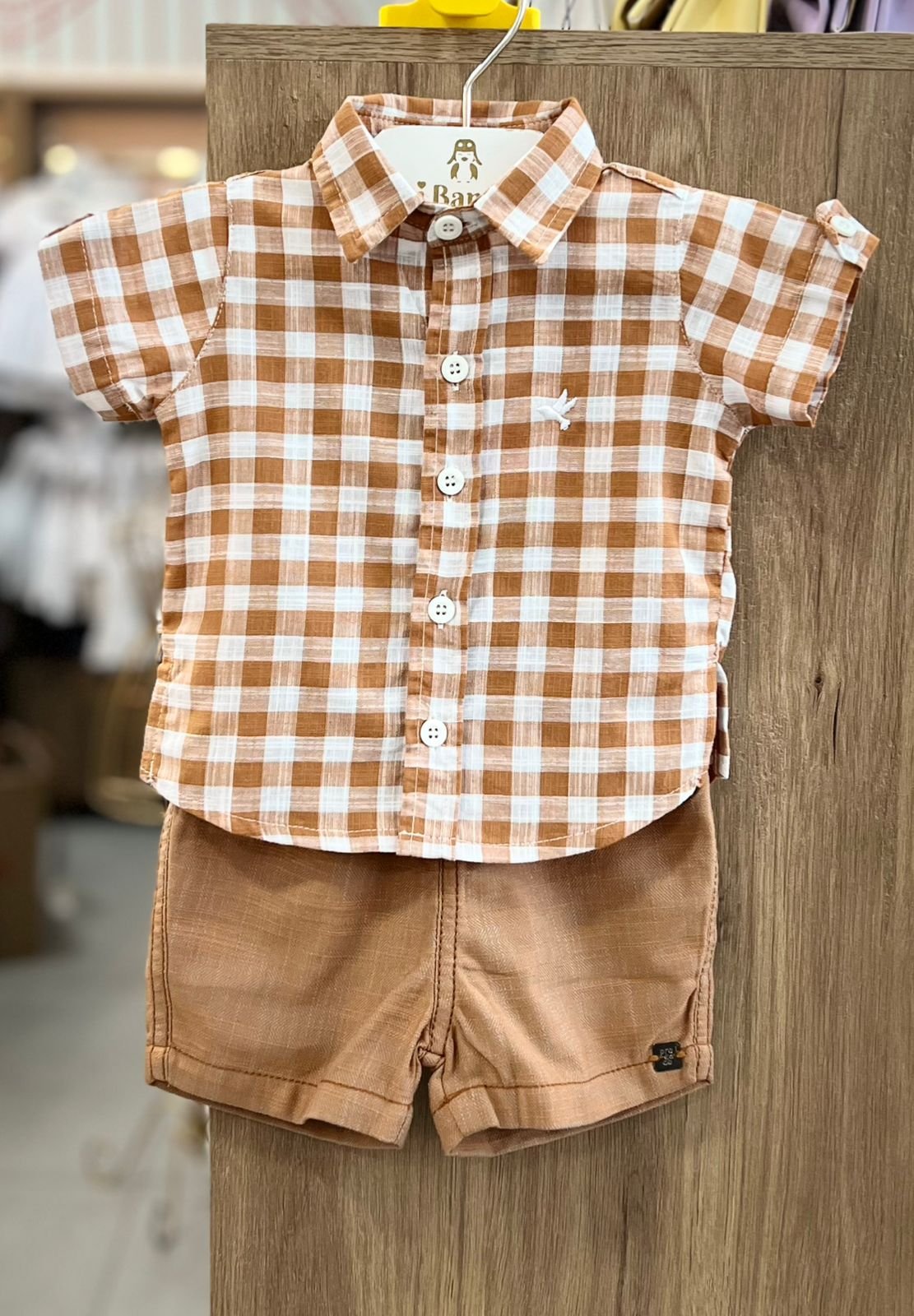 CONJUNTO CAMISA MANGA CURTA XADREZ BOTÃO E SHORT MENINO PRECOCE - BEGE ESCURO