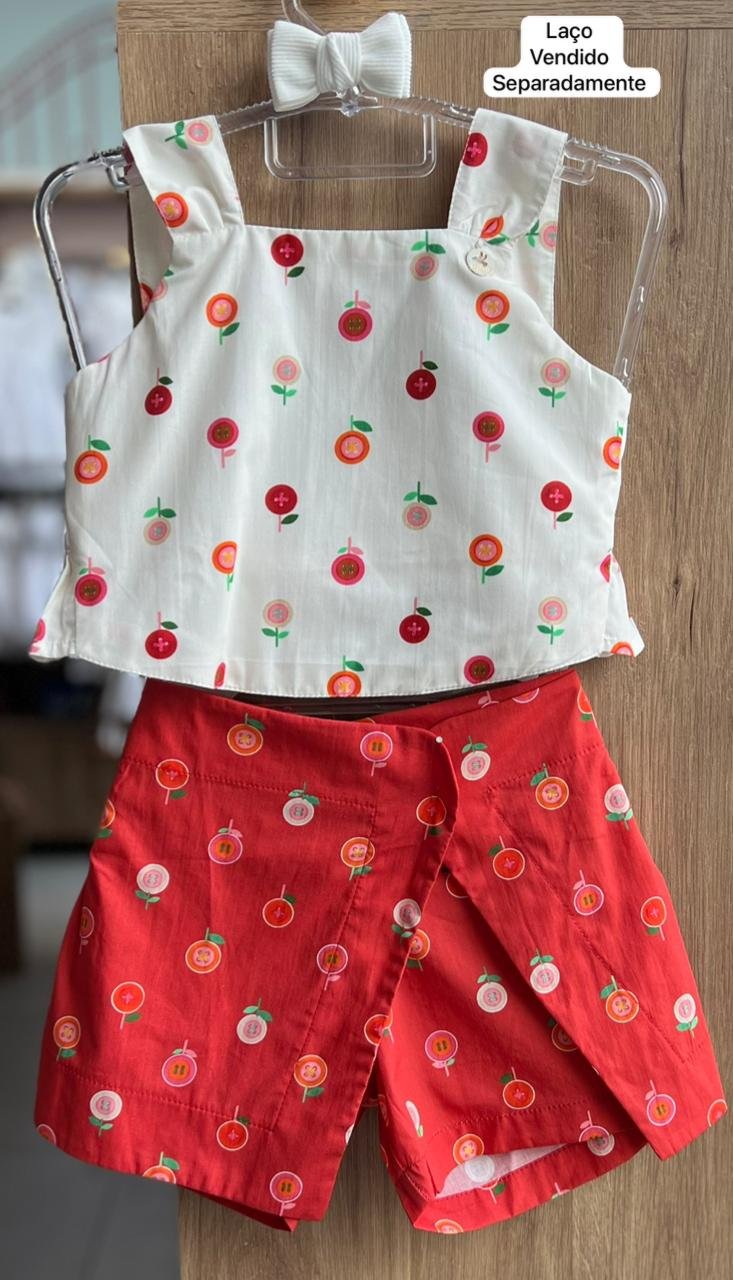 CONJUNTO BLUSA MANGA CURTA FLOR DE BOTÃO E SHORT SAIA MENINA PRECOCE - CREME/MARROM