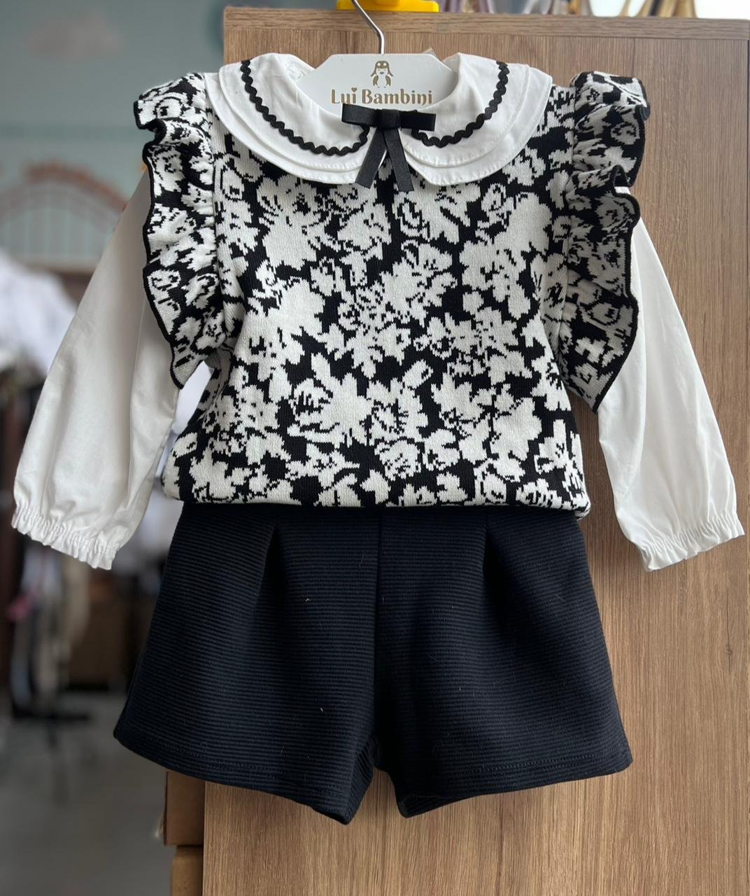 CONJUNTO CAMISA MANGA LONGA BOTÕES LAÇO COLETE E SHORT MENINA MILON - OFF/PRETO