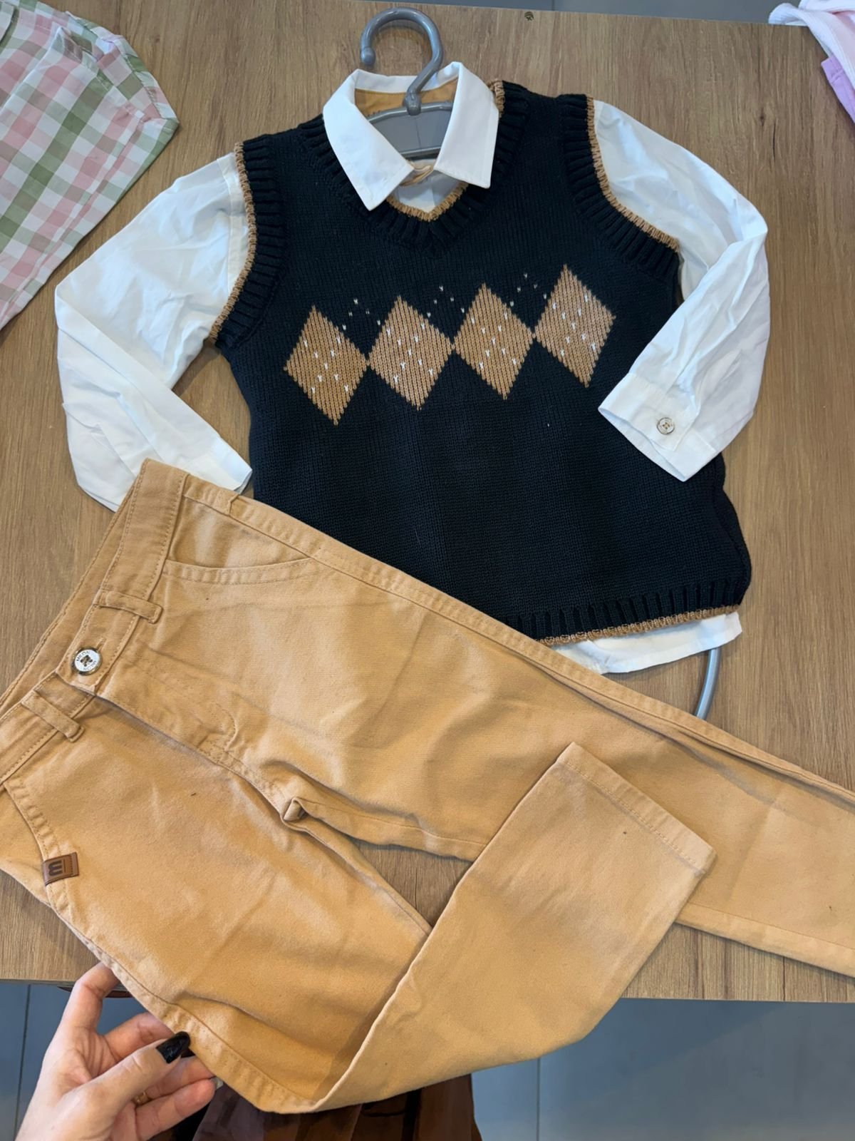 CONJUNTO CAMISA MANGA LONGA BOTÕES COLETE TRICOT TRICO E CALÇA SARJA MENINO MILON - OFF/BEGE