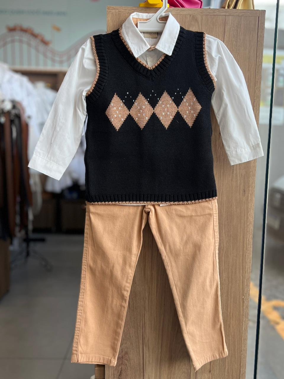 CONJUNTO CAMISA MANGA LONGA BOTÕES COLETE TRICOT TRICO E CALÇA SARJA MENINO MILON - OFF/BEGE
