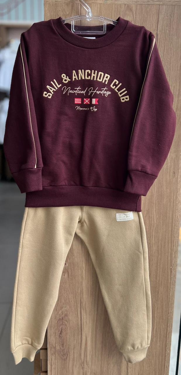 CONJUNTO BLUSÃO MANGA LONGA BORDADO SAIL NAUTICO E CALÇA MOLETOM MENINO FAKINI - VINHO/BEGE