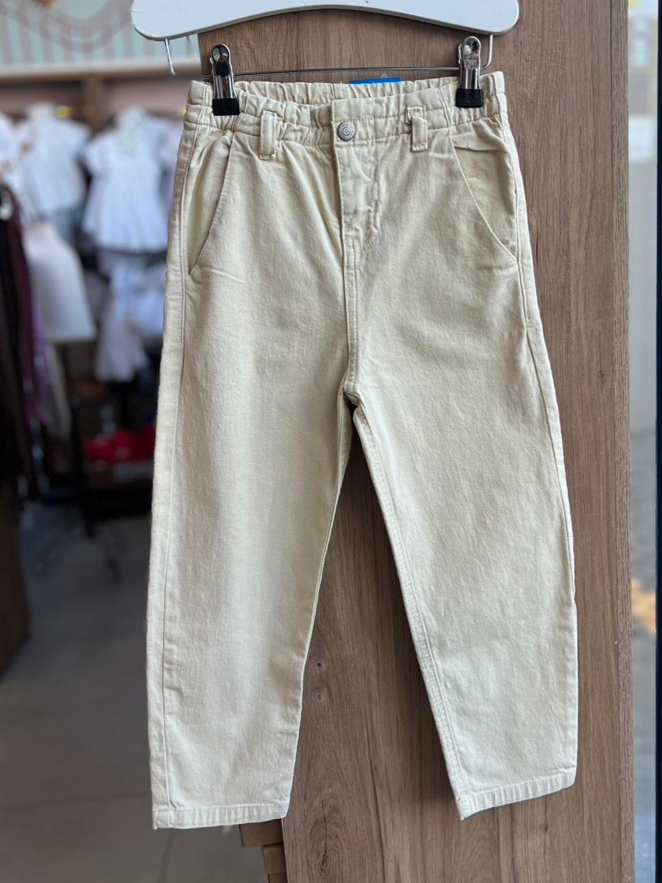 CALÇA BAGGY CLOCHARD SARJA BÁSICA LISA BOLSO ELÁSTICO CÓS MENINA FAKINI - AREIA