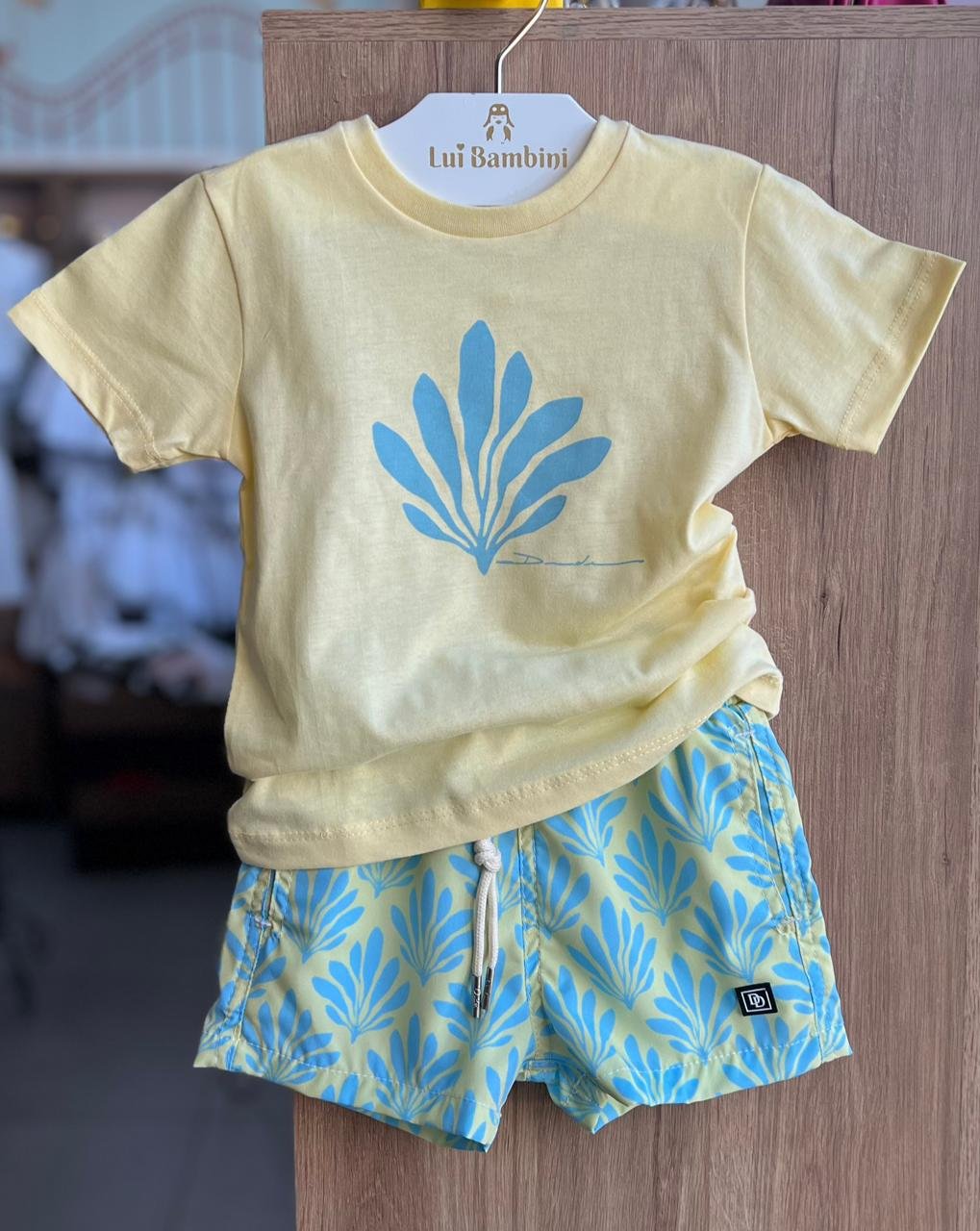 CONJUNTO CAMISETA MANGA CURTA PRAIA E SHORT MENINO DUDES - AMARELO