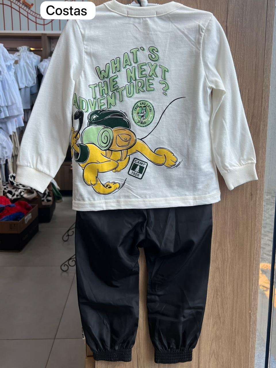 CONJUNTO CAMISETA MANGA CURTA MICKEY MOUSE CAMPING E CALÇA MENINO YOUCCIE - OFF/PRETO